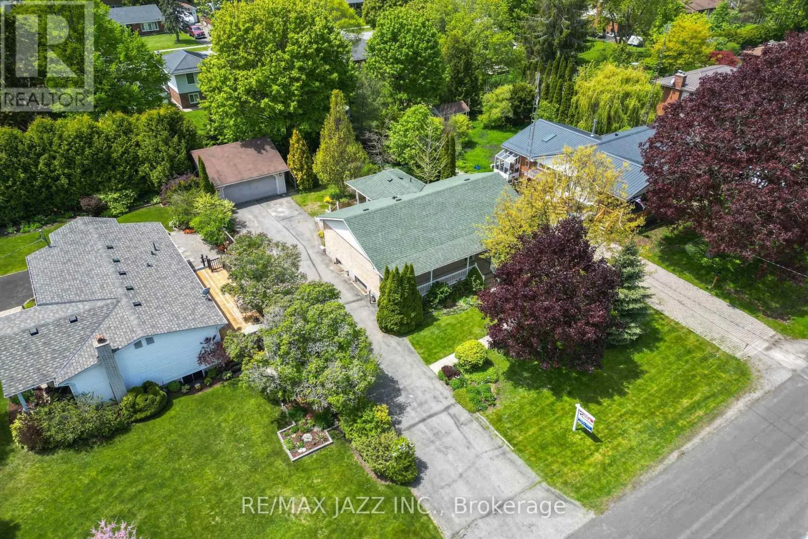 13 SPRINGBROOK ROAD