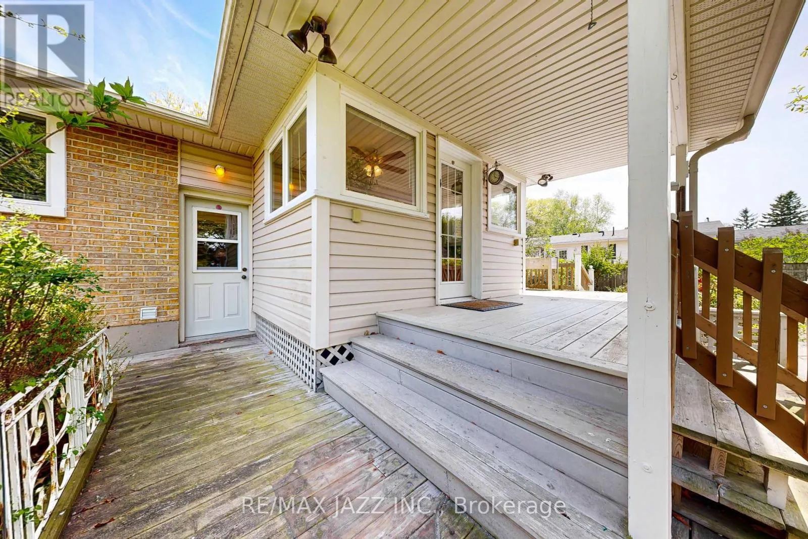 13 SPRINGBROOK ROAD