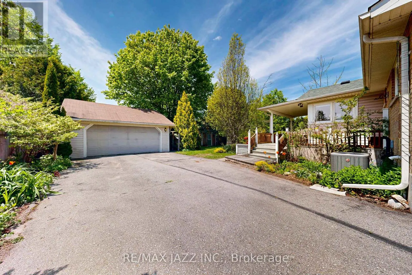13 SPRINGBROOK ROAD