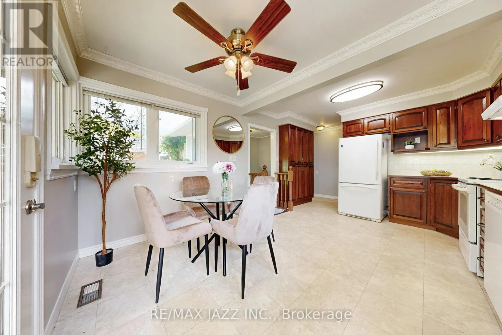 13 SPRINGBROOK ROAD