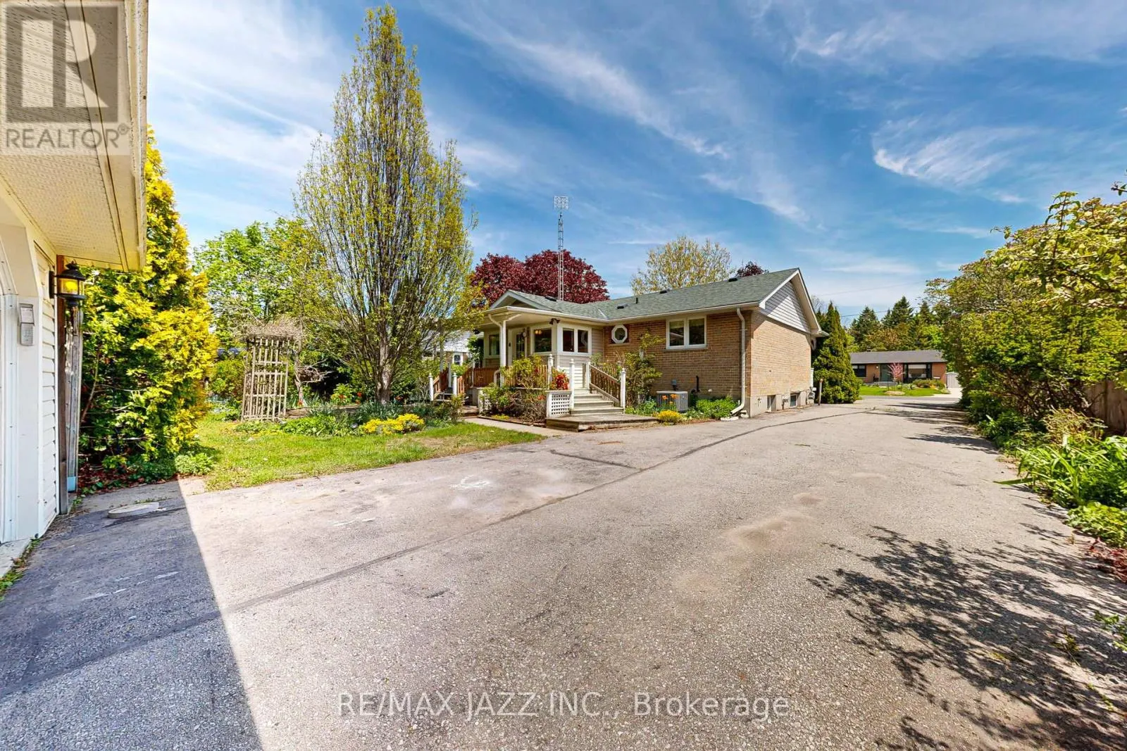 13 SPRINGBROOK ROAD