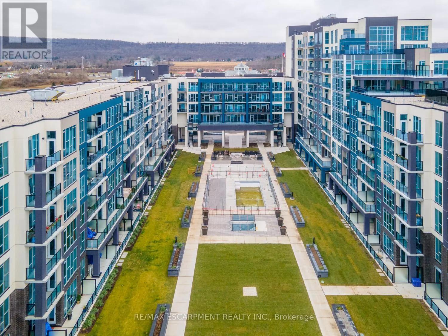 513 - 16 CONCORD PLACE