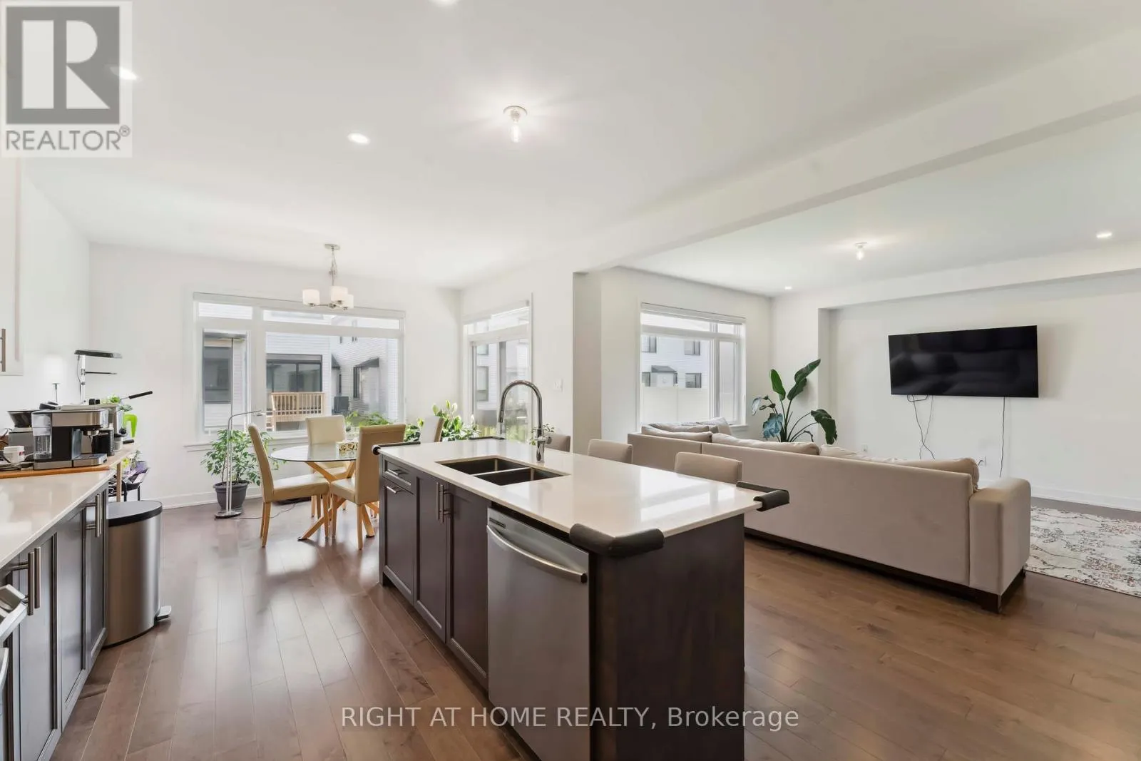 848 BECKTON HEIGHTS S