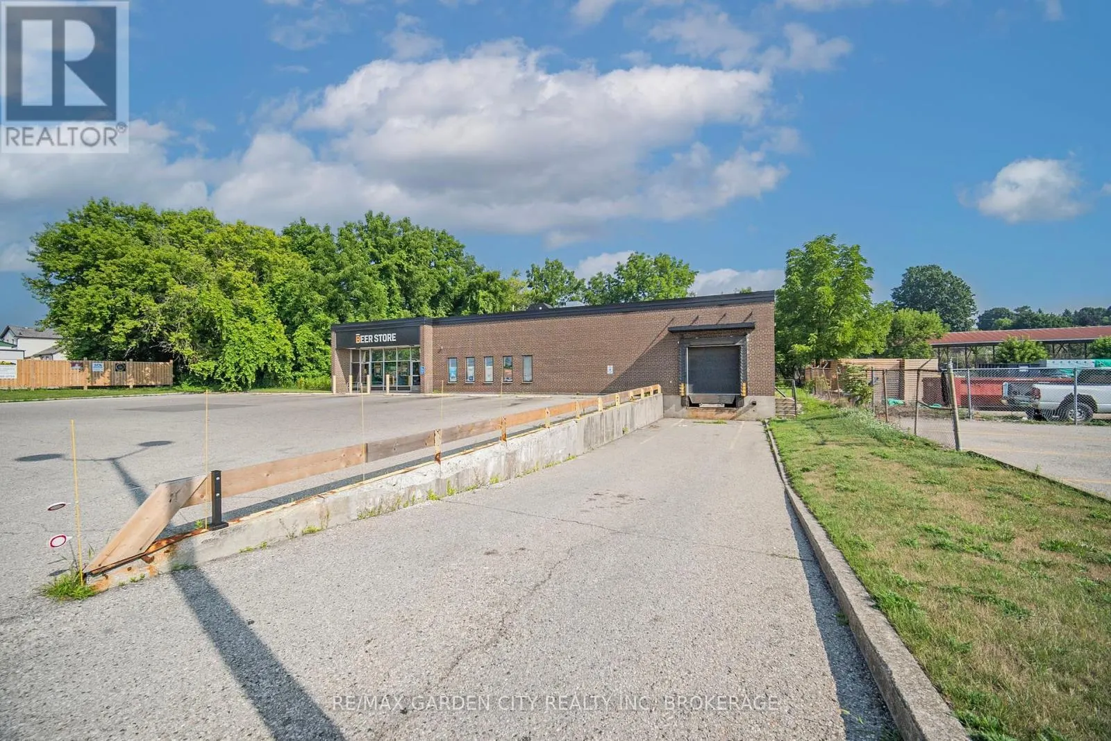 114 CONCESSION STREET E
