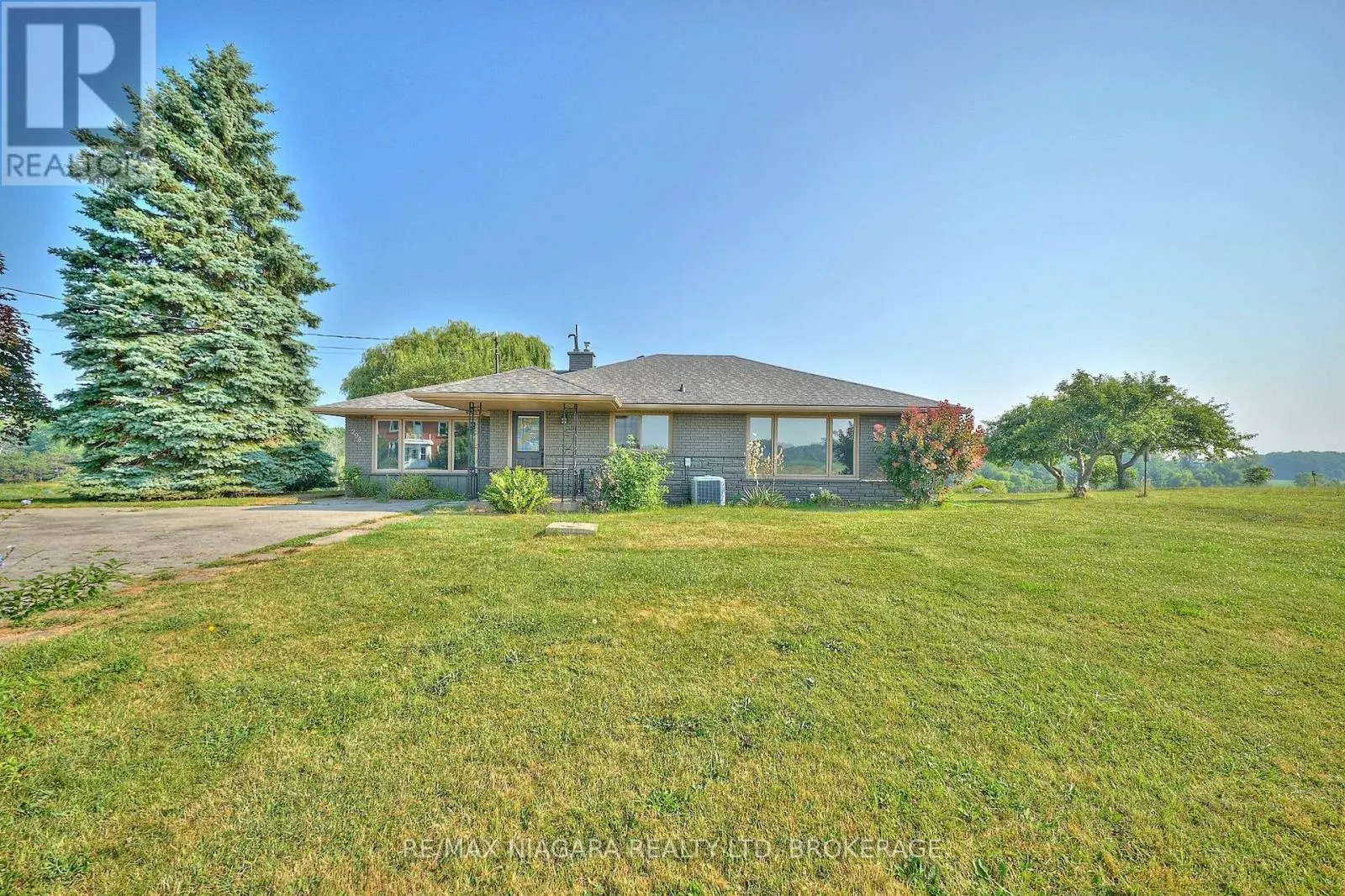 298 RIDGE ROAD W