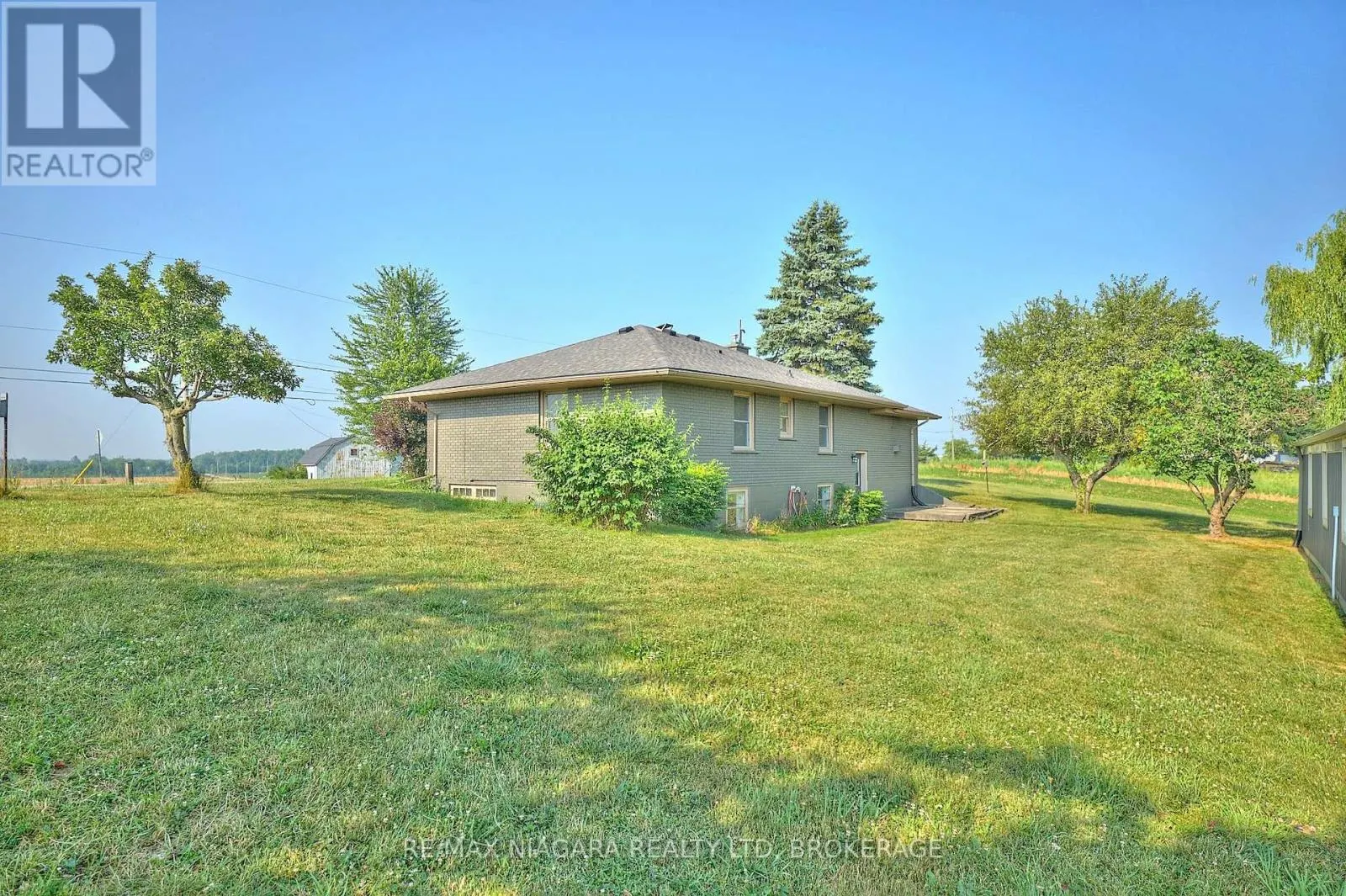 298 RIDGE ROAD W