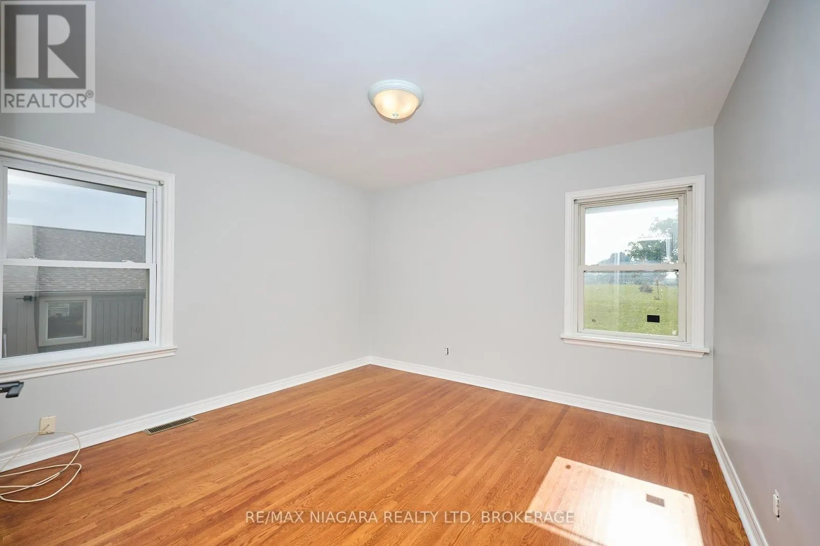 298 RIDGE ROAD W