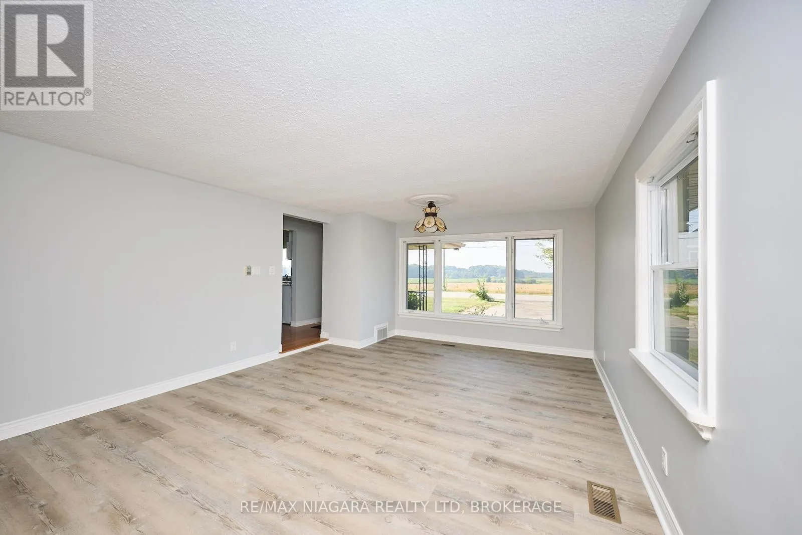 298 RIDGE ROAD W