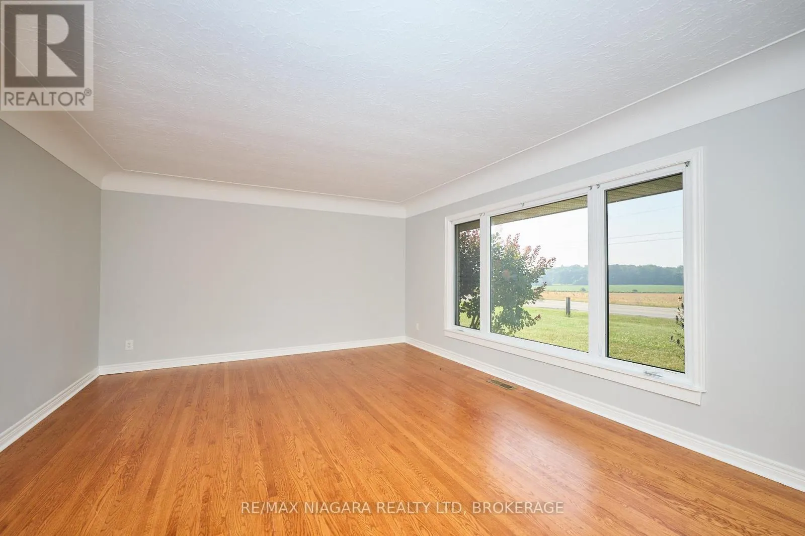 298 RIDGE ROAD W