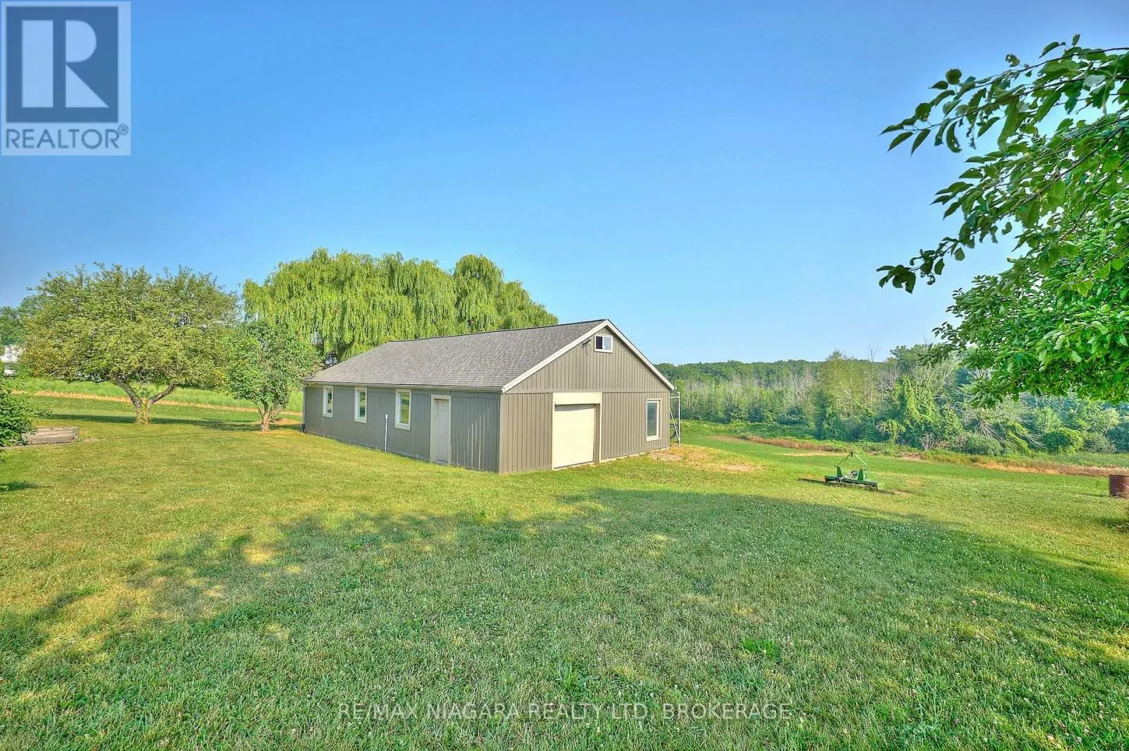 298 RIDGE ROAD W
