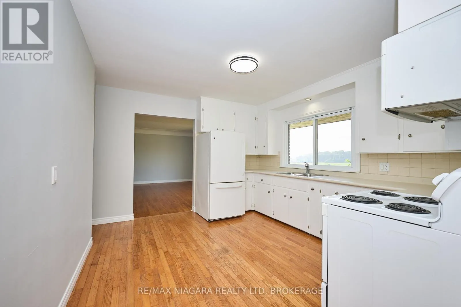 298 RIDGE ROAD W