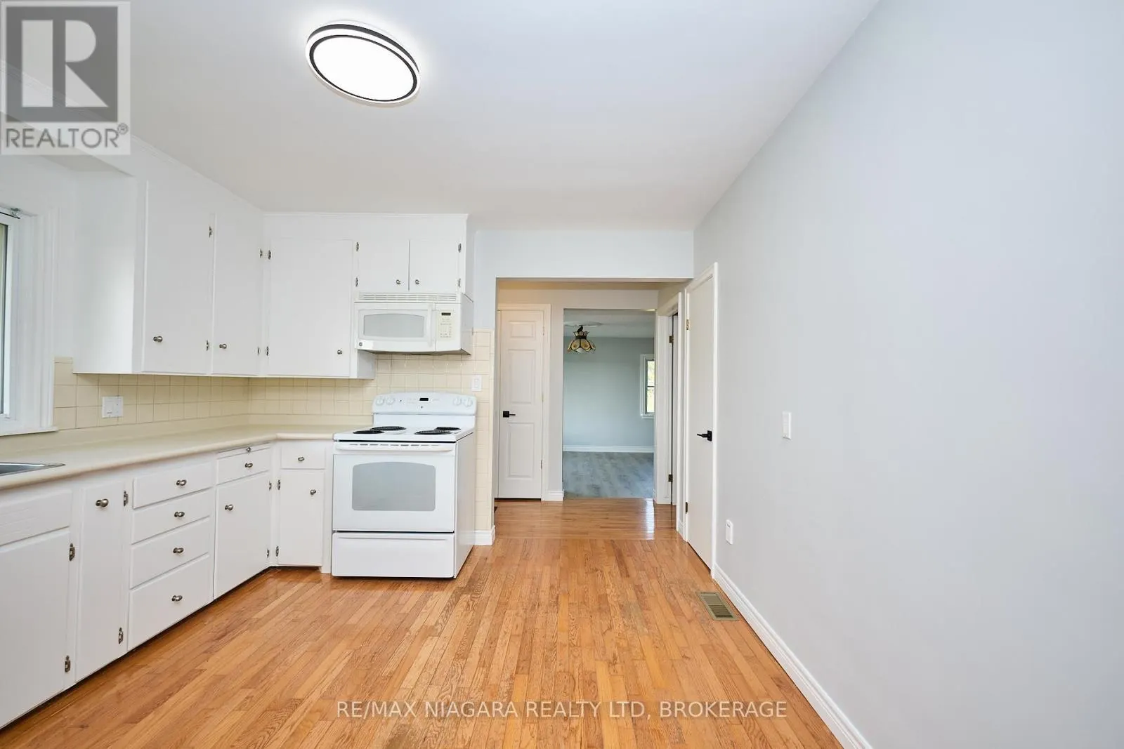298 RIDGE ROAD W