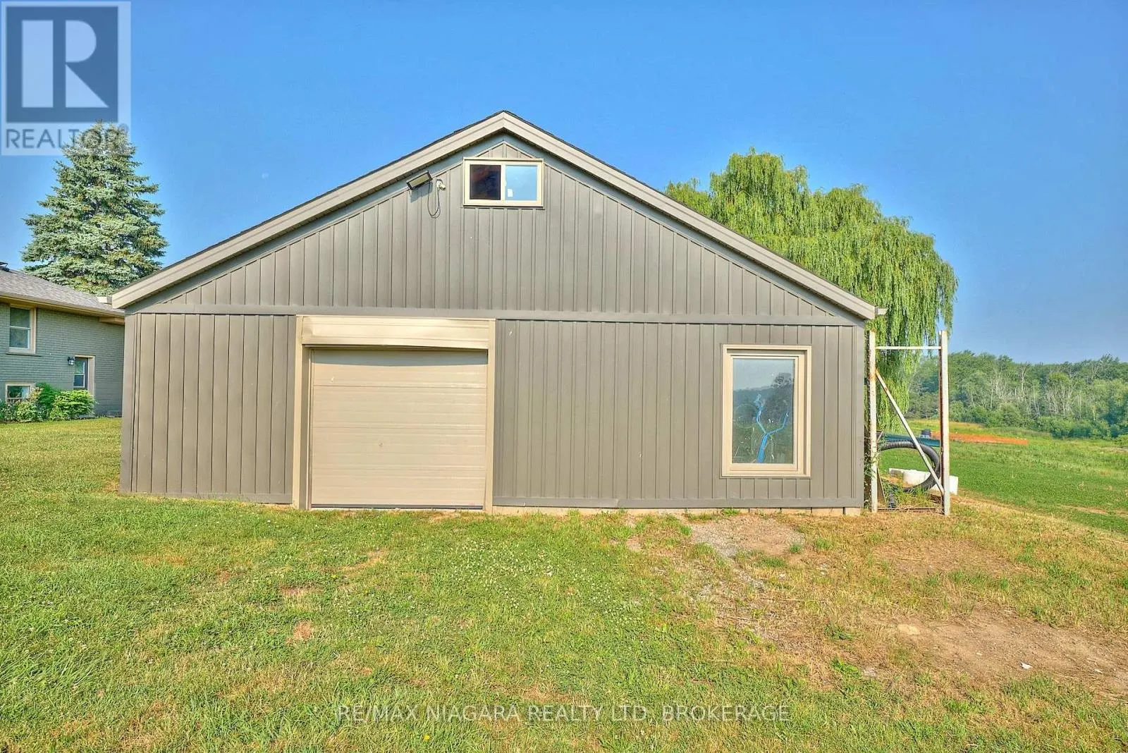 298 RIDGE ROAD W