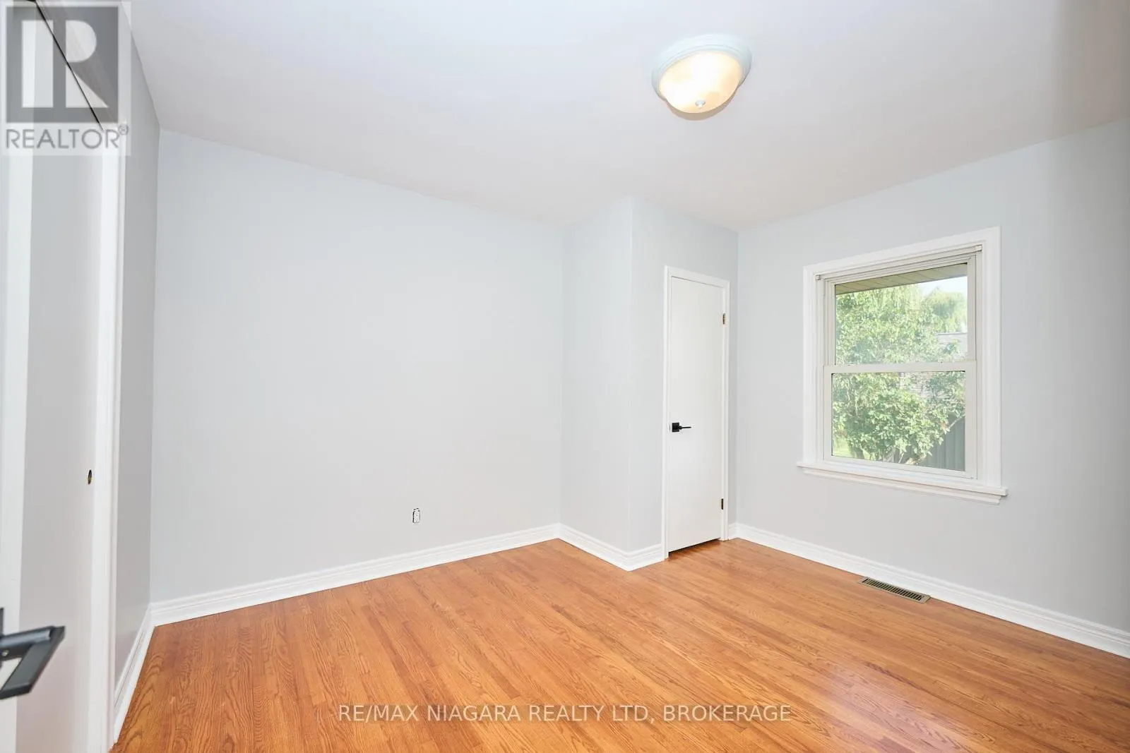 298 RIDGE ROAD W