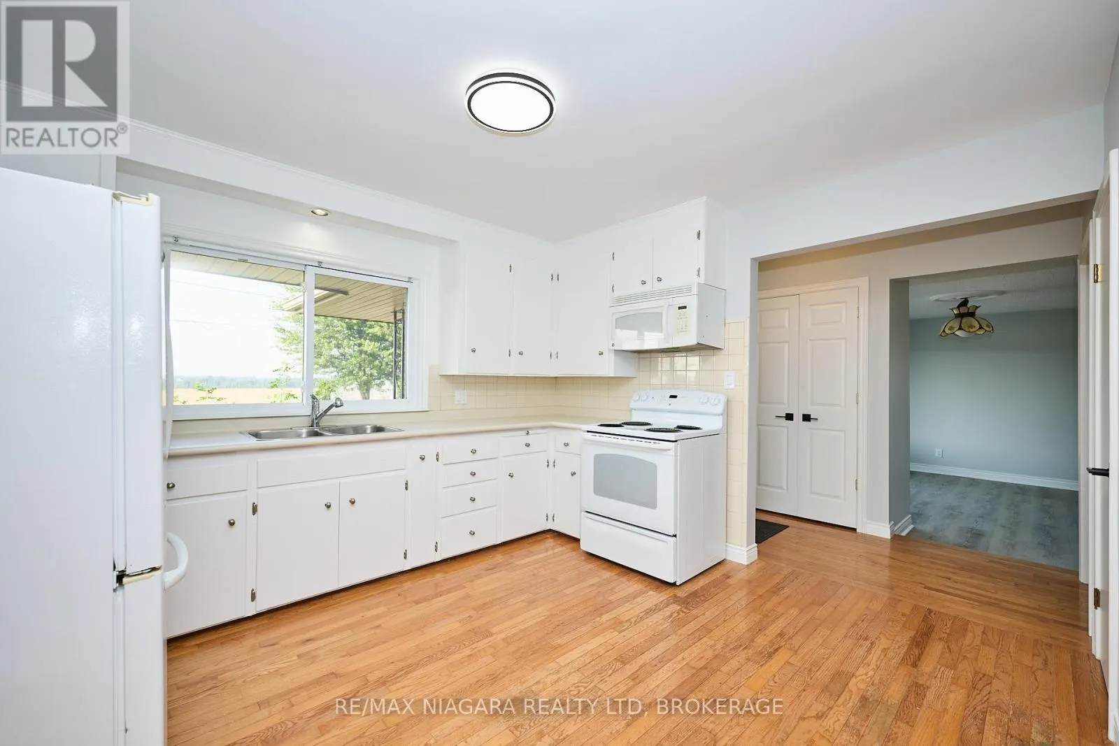 298 RIDGE ROAD W
