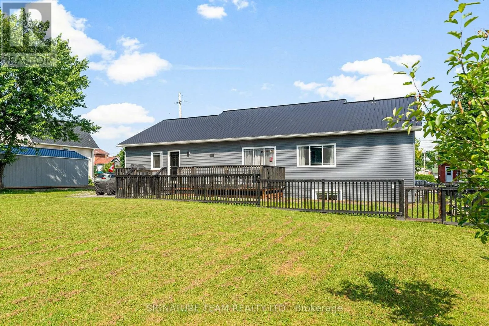 17 MEADOW STREET