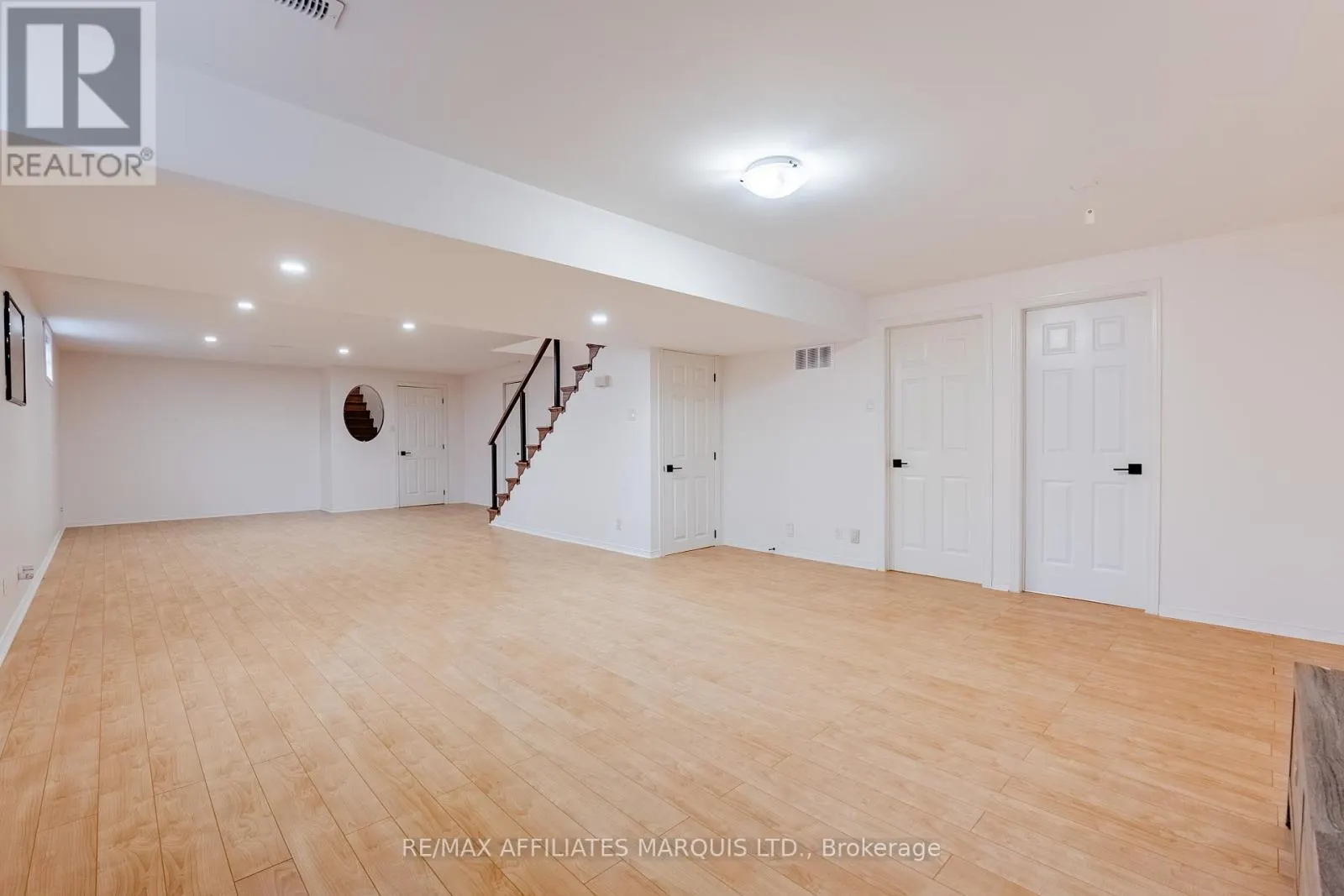 875 KENYON CRESCENT