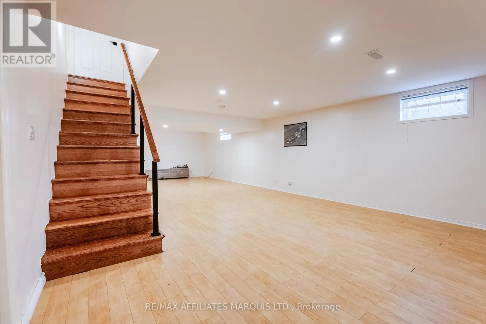 875 KENYON CRESCENT