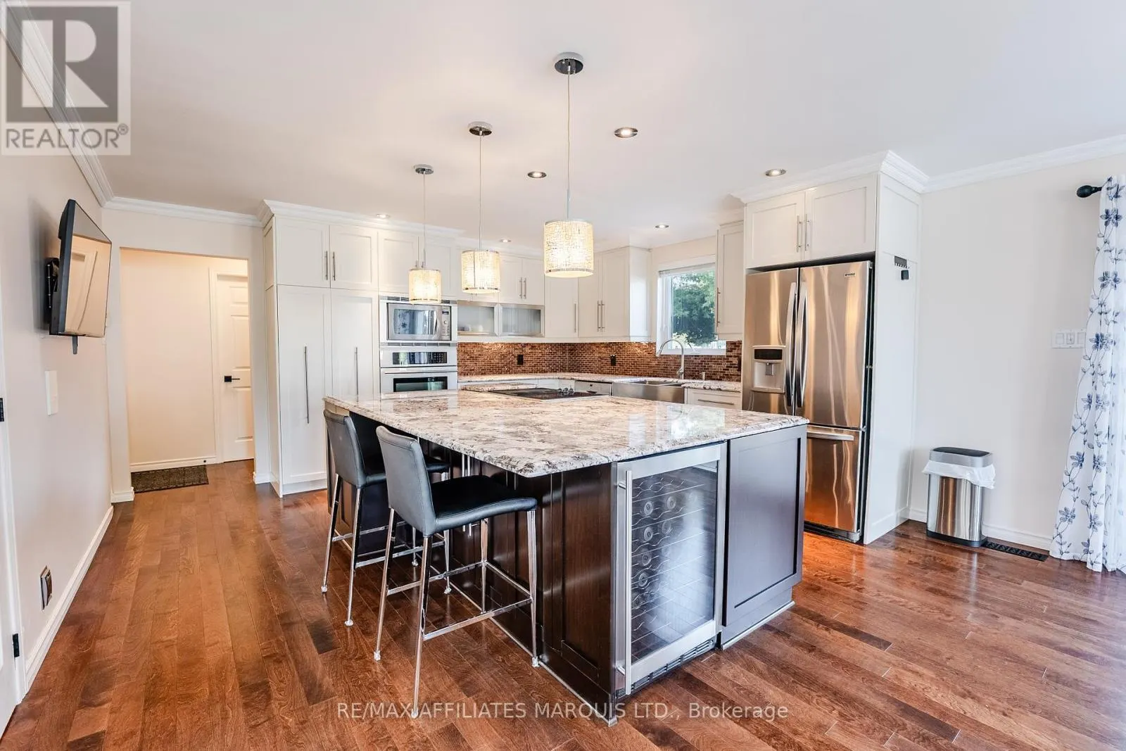 875 KENYON CRESCENT