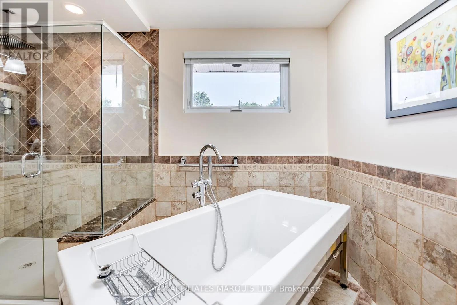 875 KENYON CRESCENT