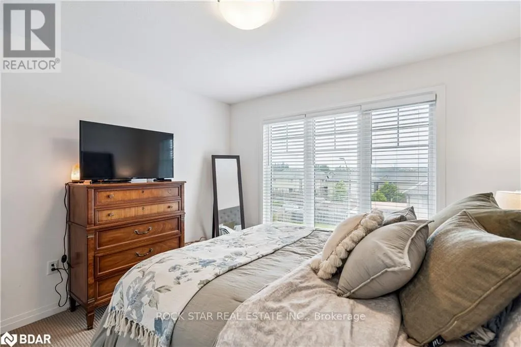 9 DODMAN CRESCENT