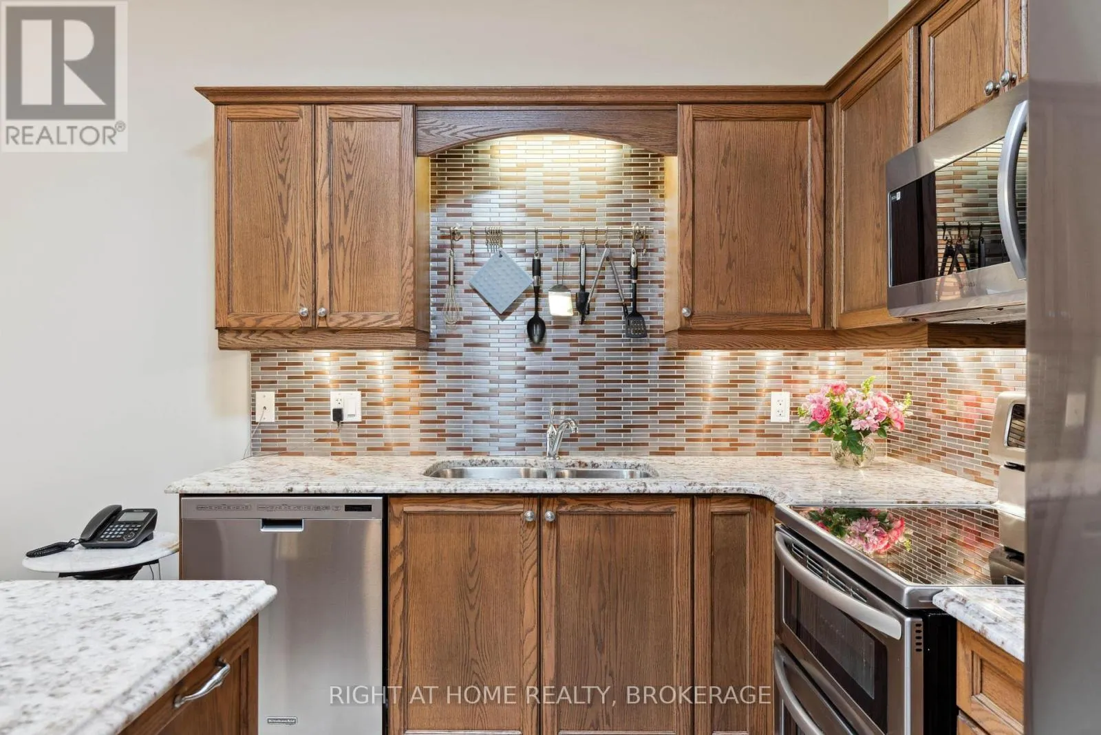 UNIT 17 - 2880 KING STREET, #Unit 17