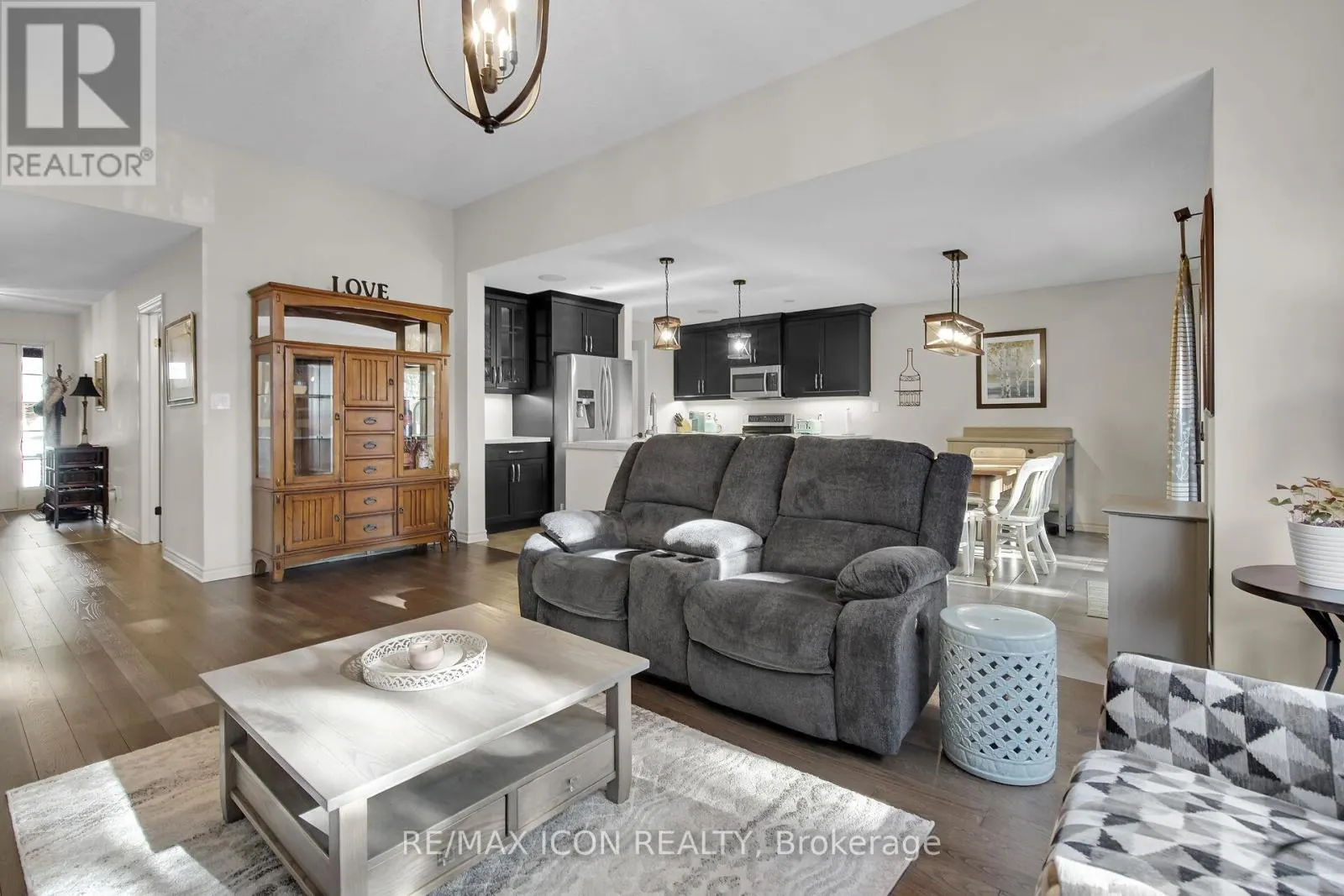 17 TANAGER PLACE