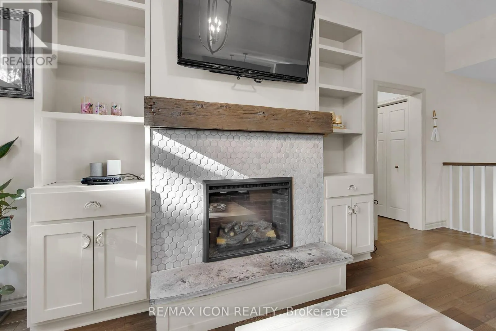 17 TANAGER PLACE