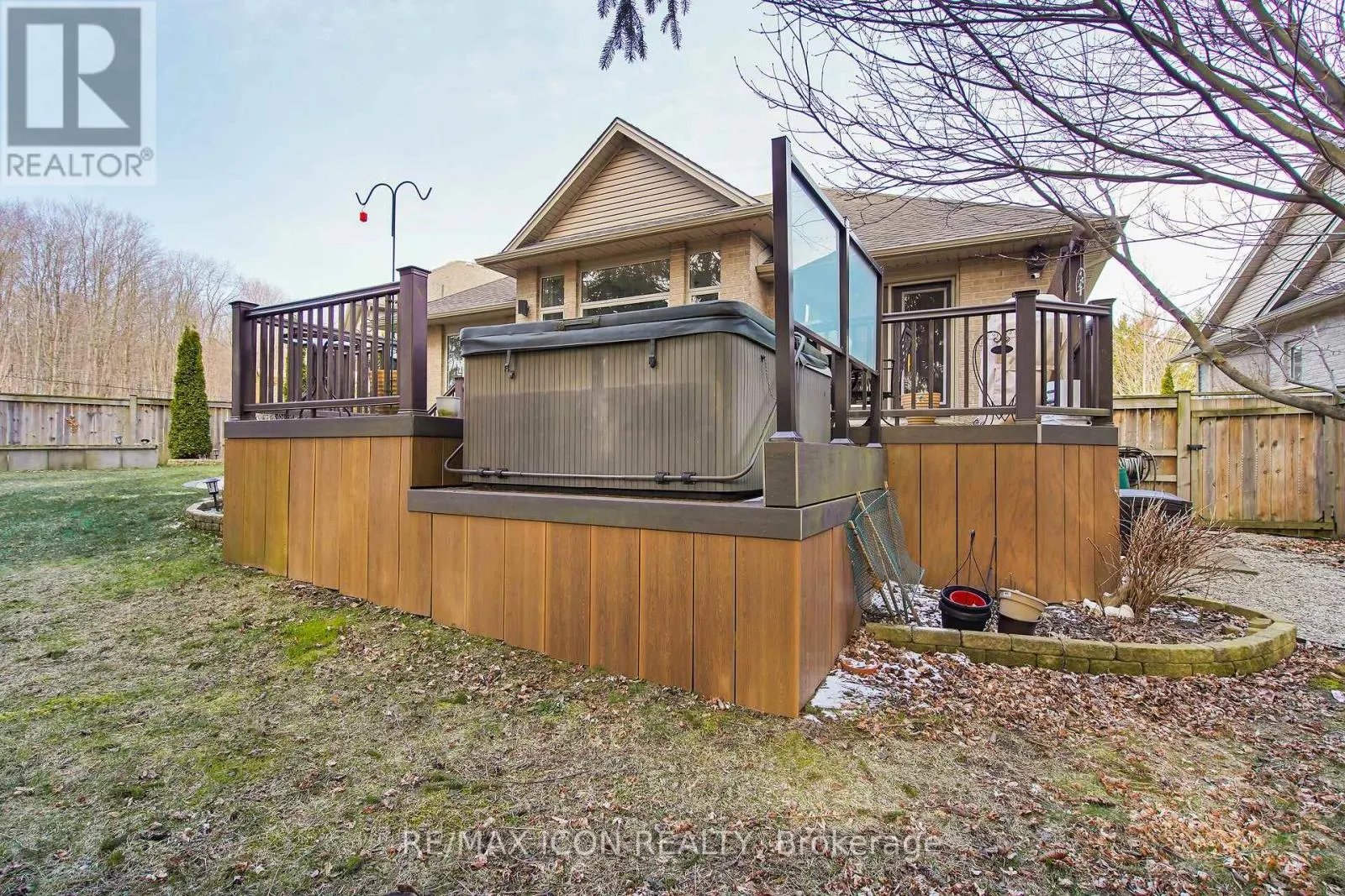 17 TANAGER PLACE