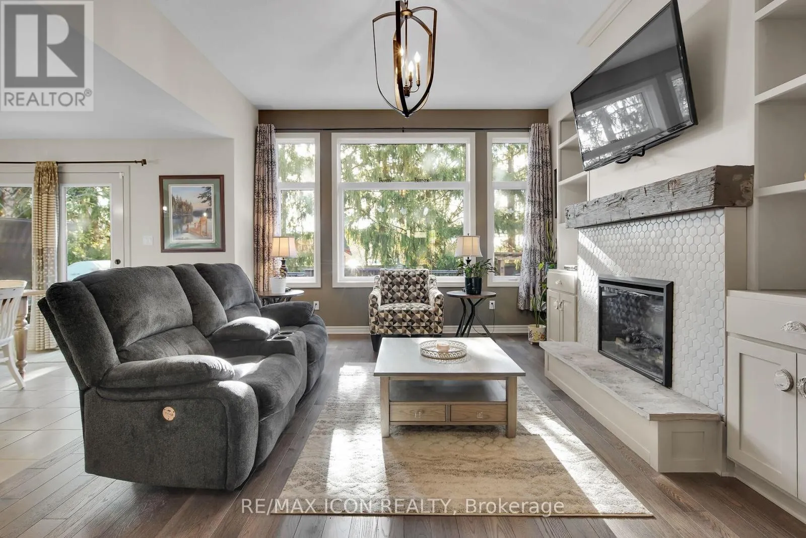 17 TANAGER PLACE