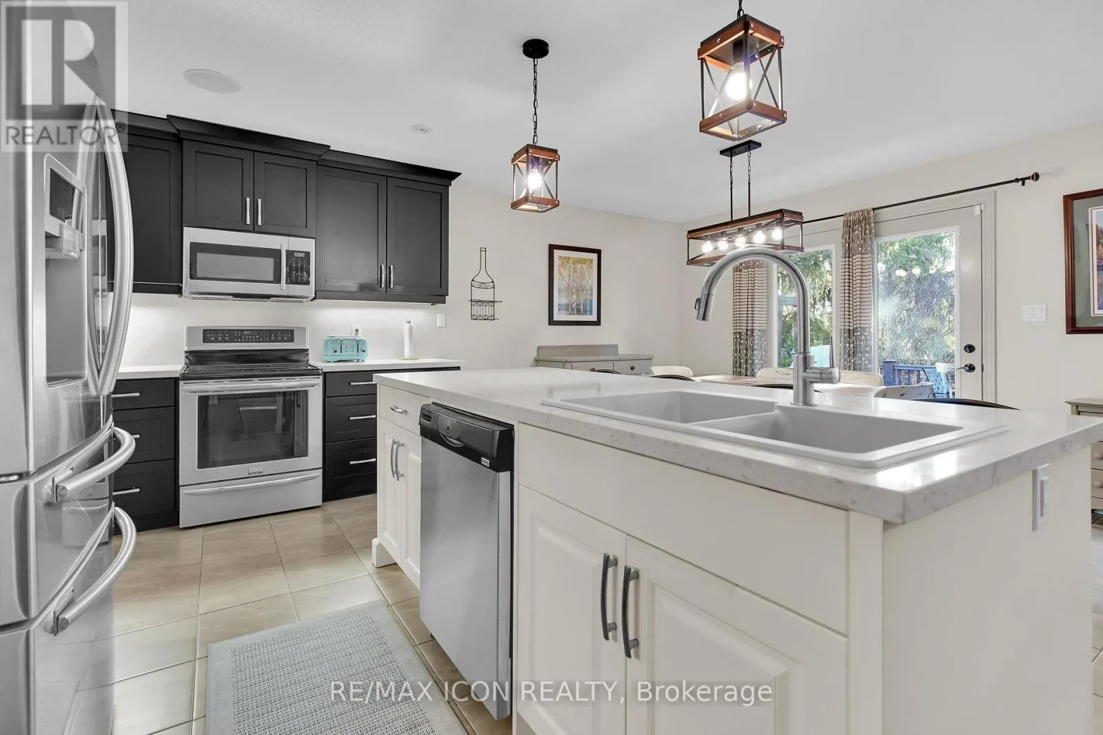 17 TANAGER PLACE