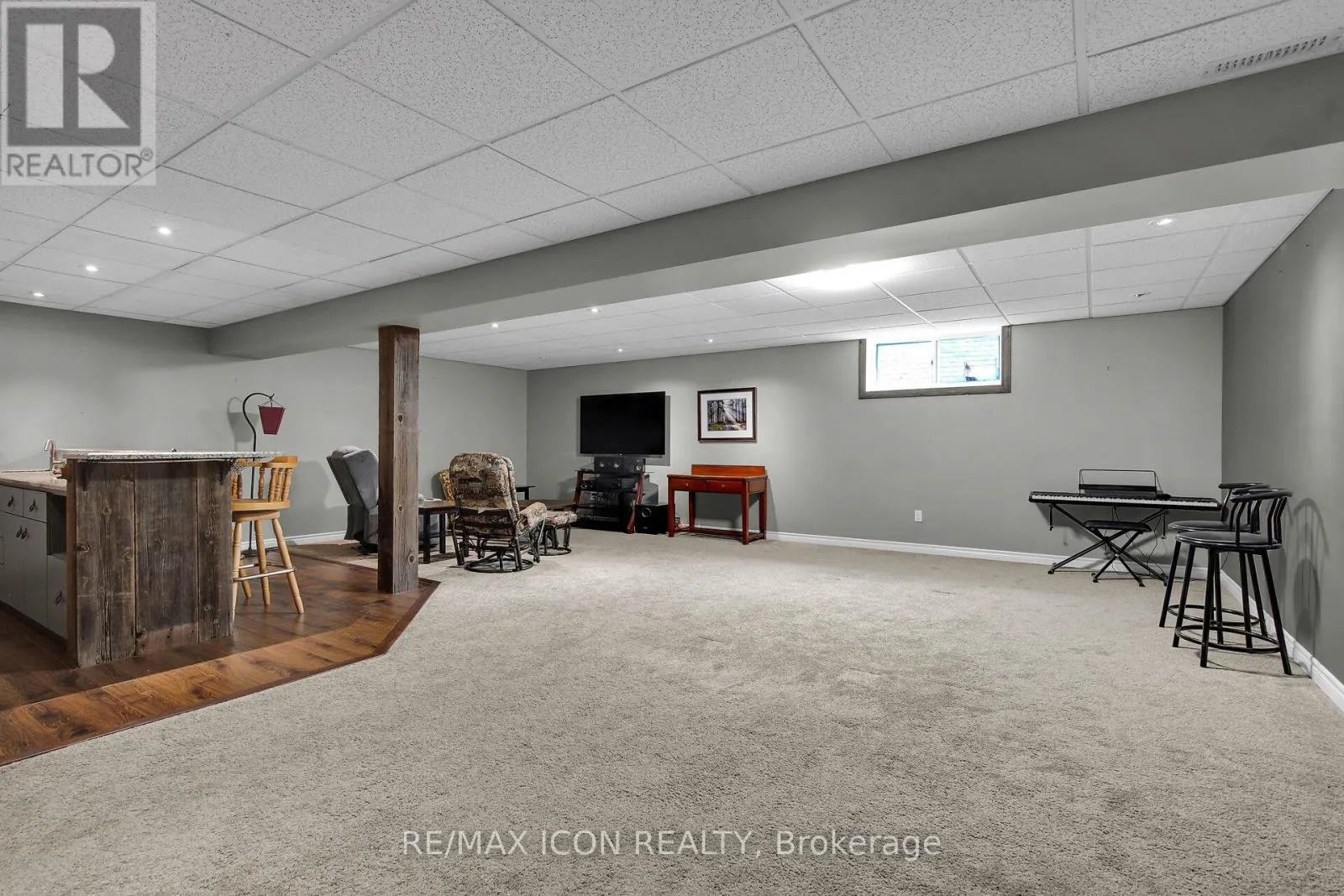 17 TANAGER PLACE