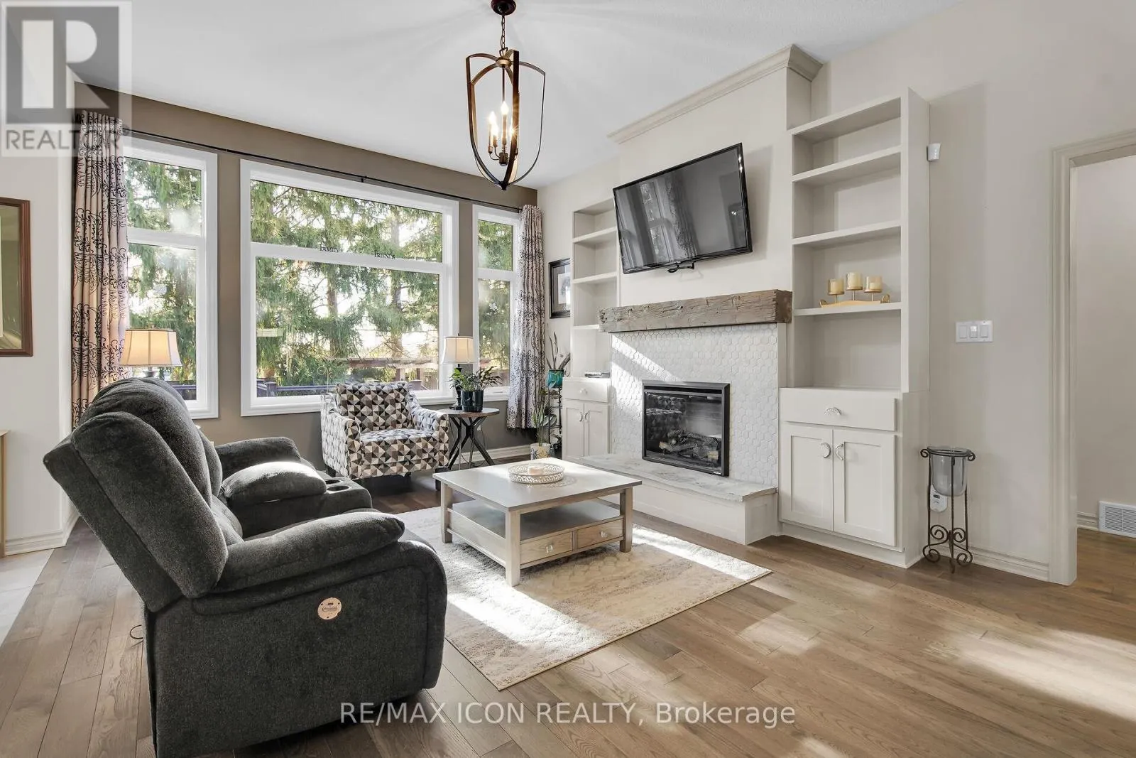 17 TANAGER PLACE