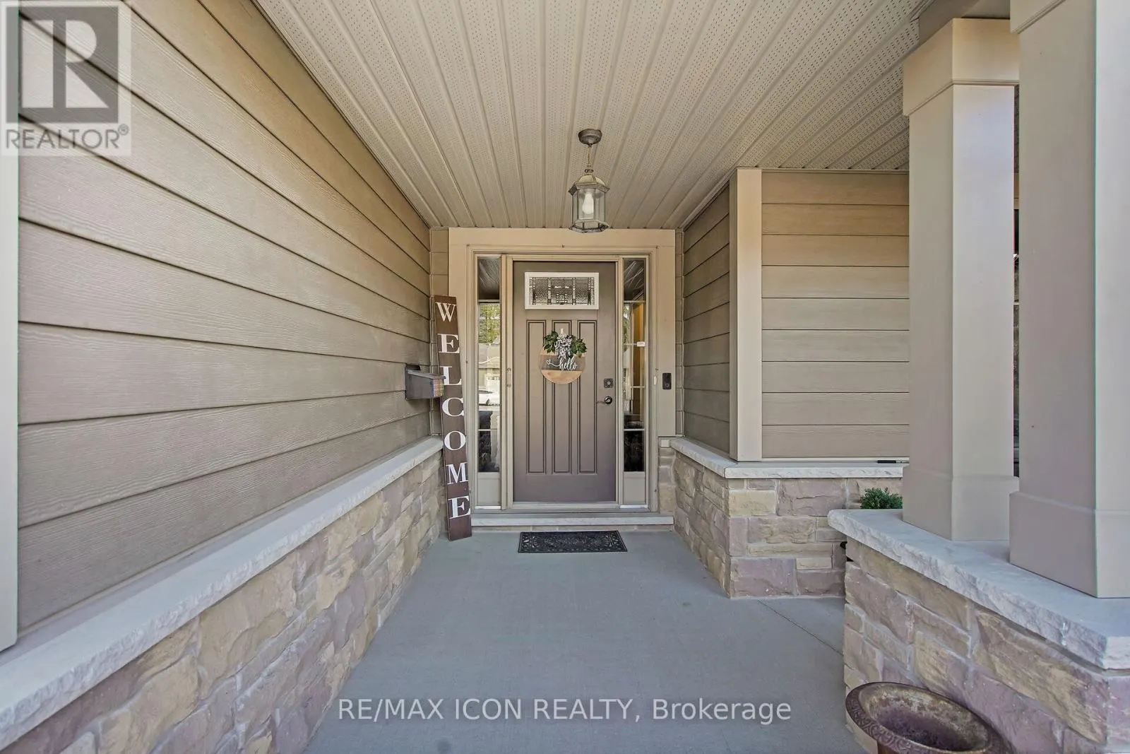 17 TANAGER PLACE