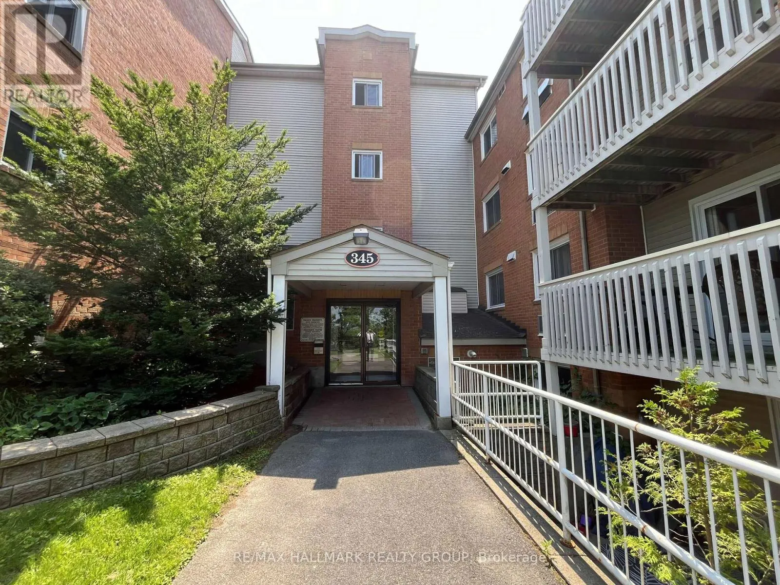 108 - 345 CENTRUM BOULEVARD