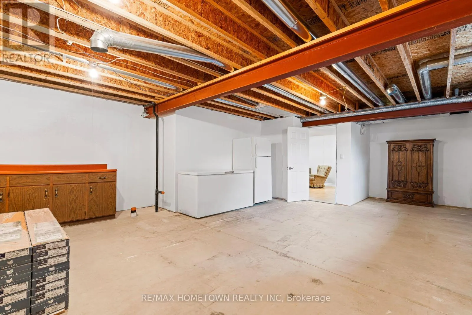 1026 CRESTWOOD DRIVE