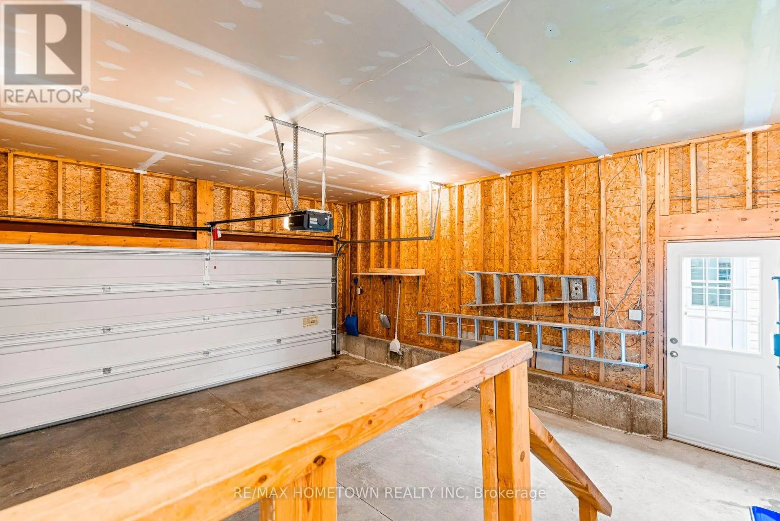 1026 CRESTWOOD DRIVE