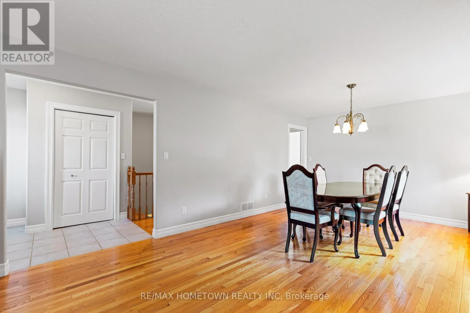 1026 CRESTWOOD DRIVE