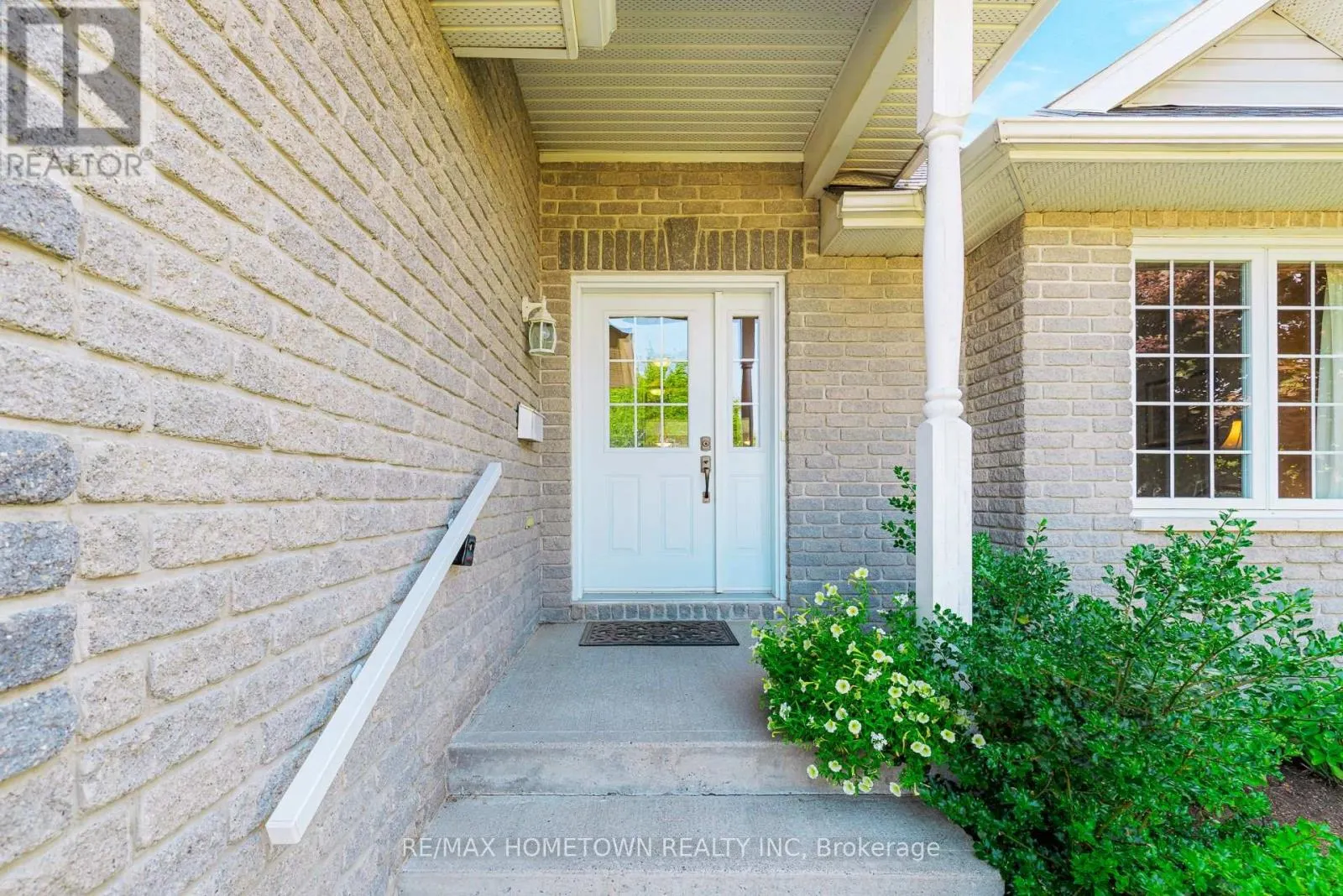 1026 CRESTWOOD DRIVE