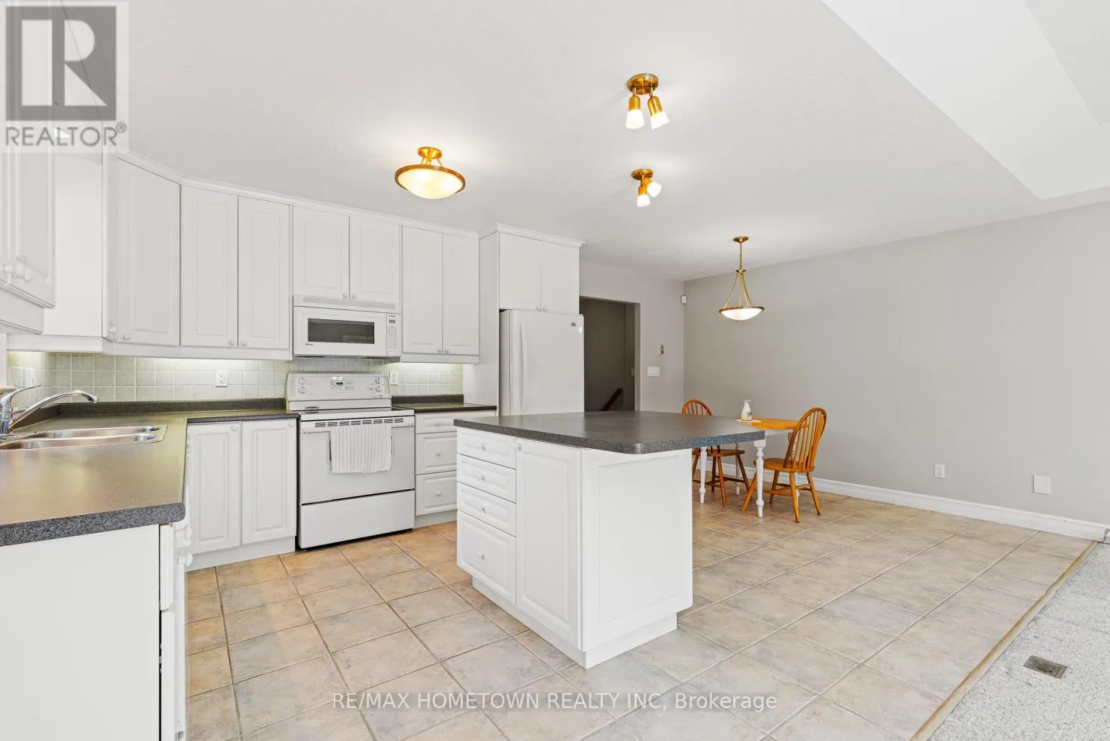 1026 CRESTWOOD DRIVE