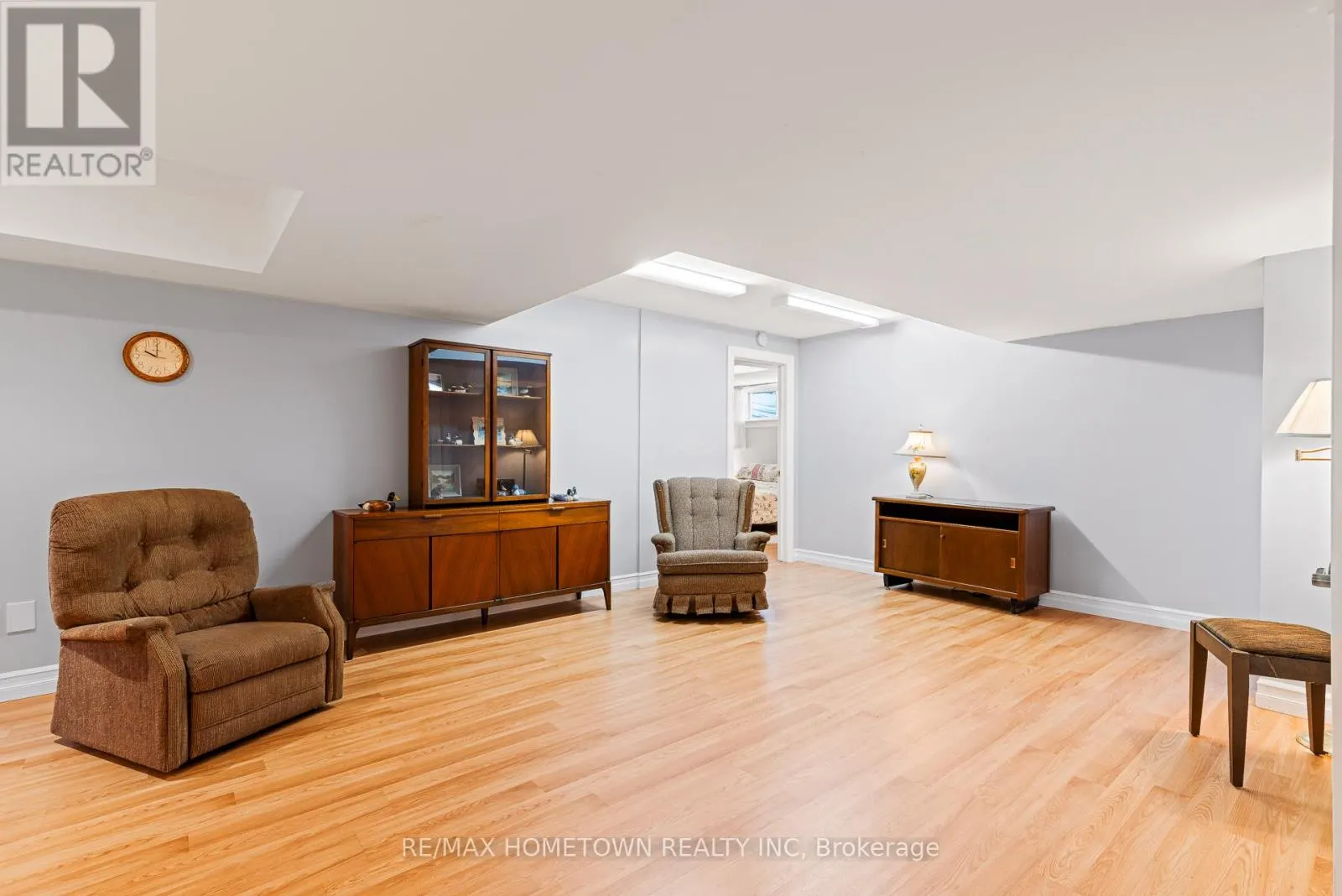 1026 CRESTWOOD DRIVE