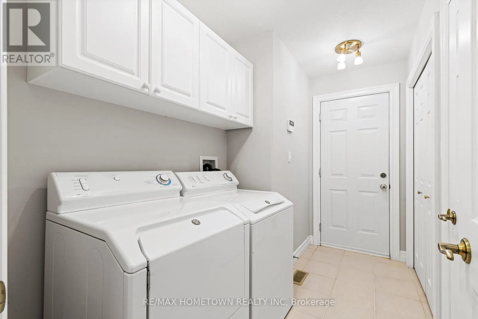 1026 CRESTWOOD DRIVE