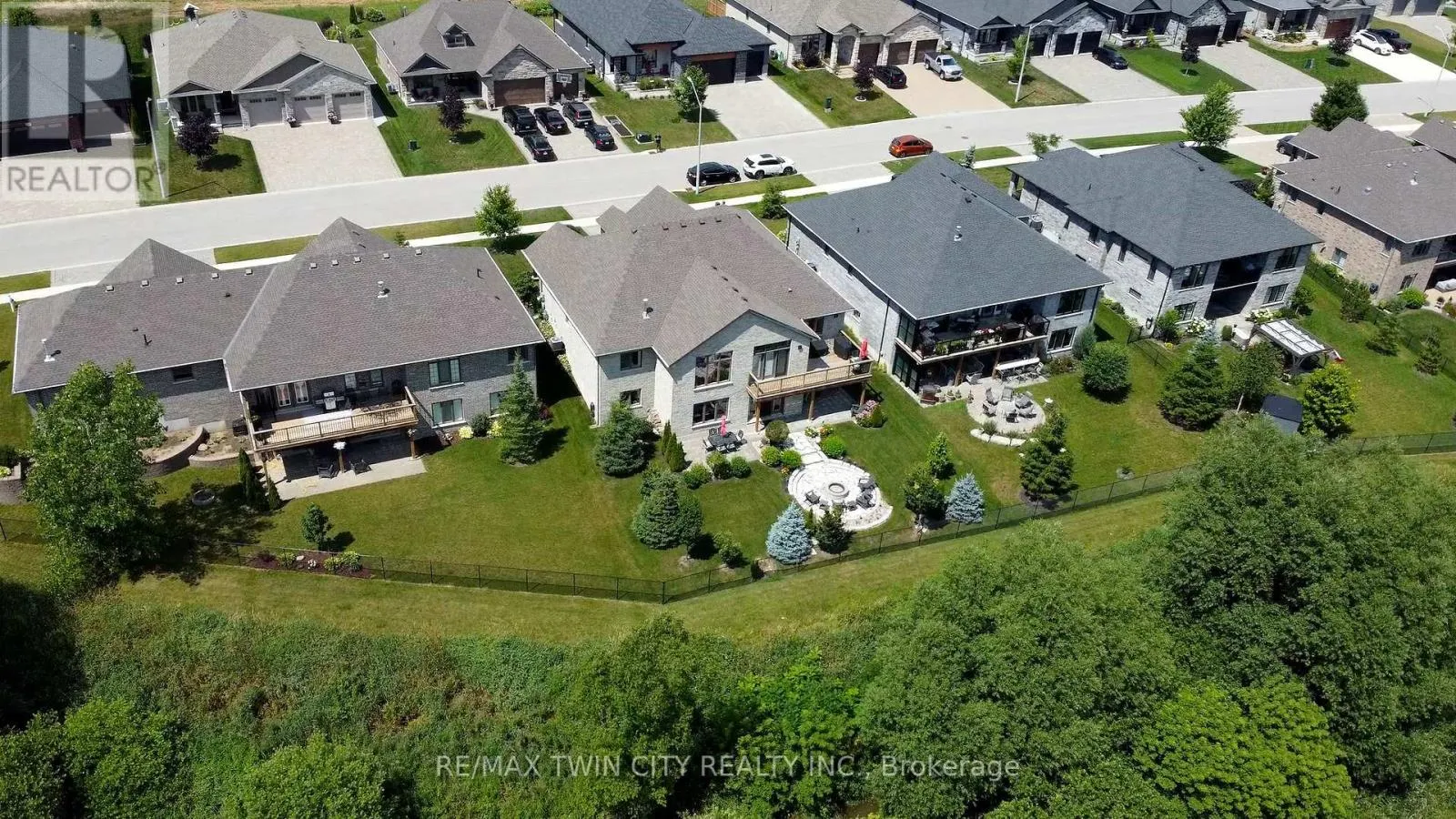 147 ROBIN RIDGE DRIVE