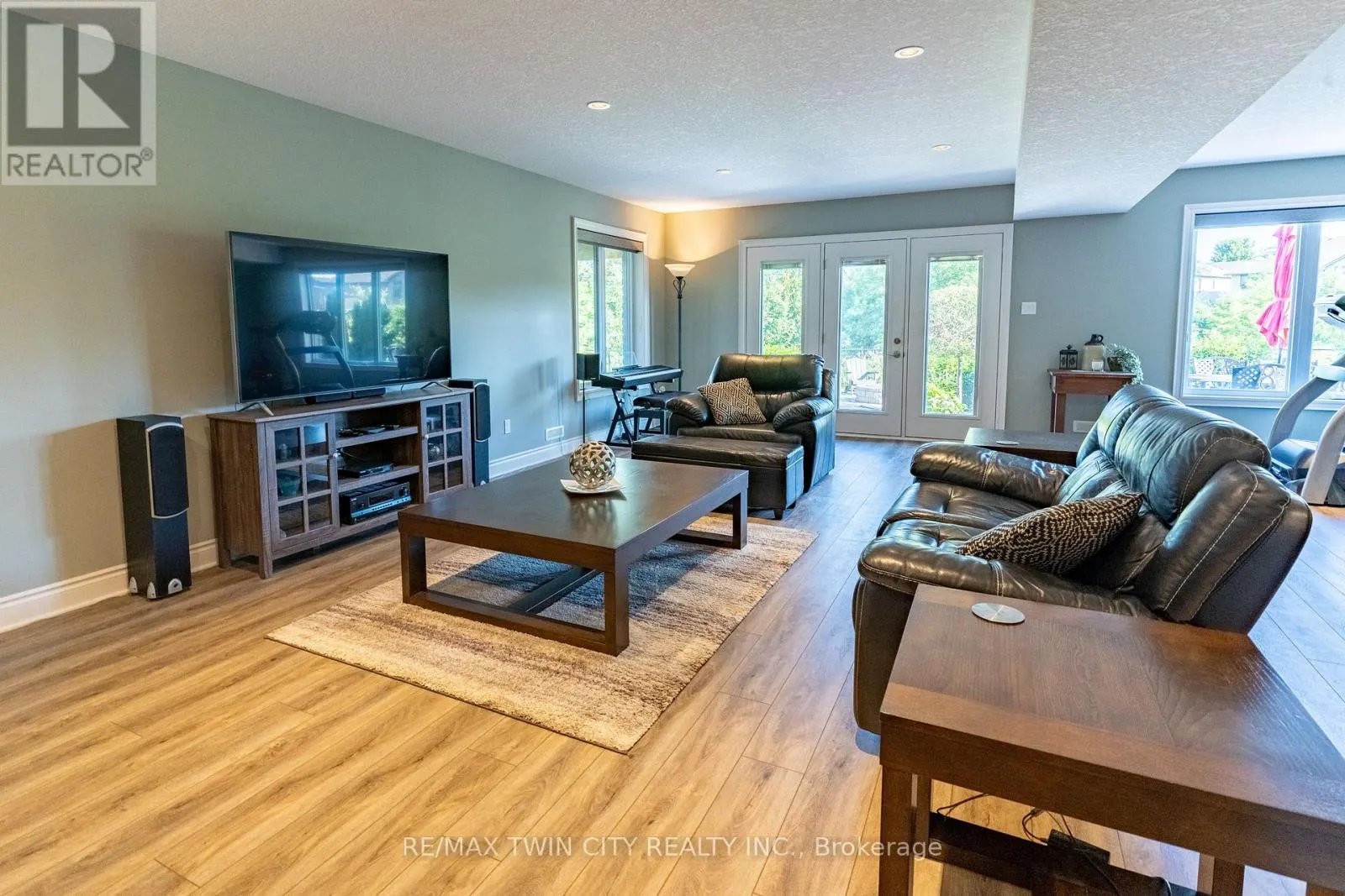147 ROBIN RIDGE DRIVE