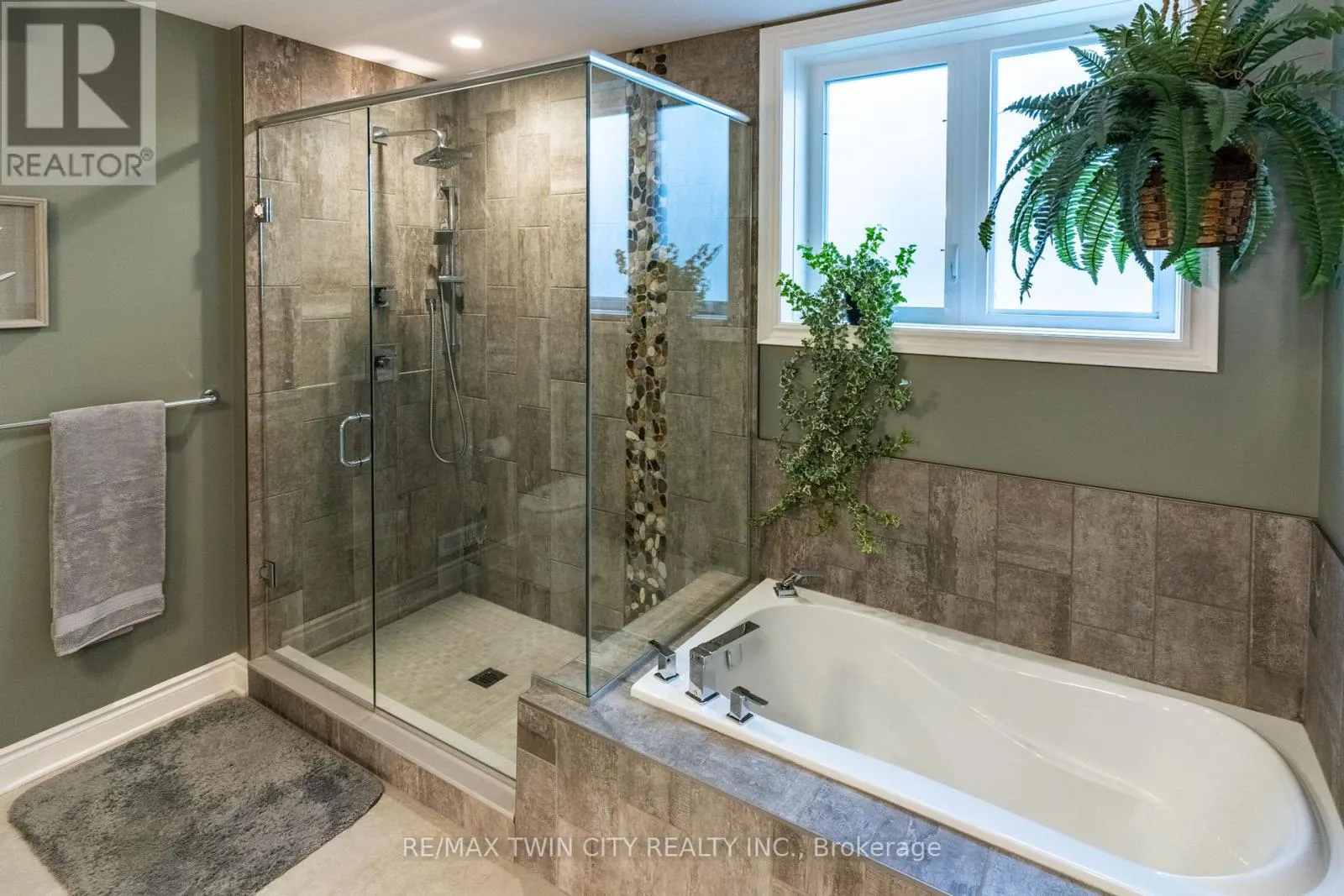 147 ROBIN RIDGE DRIVE