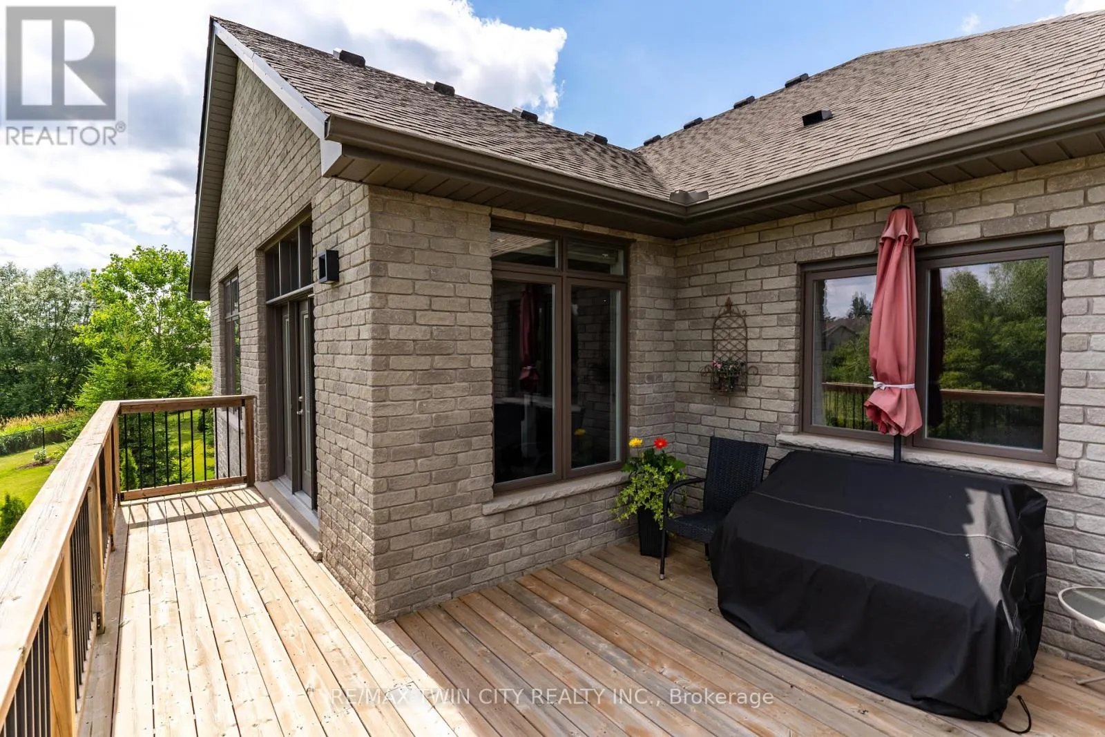 147 ROBIN RIDGE DRIVE
