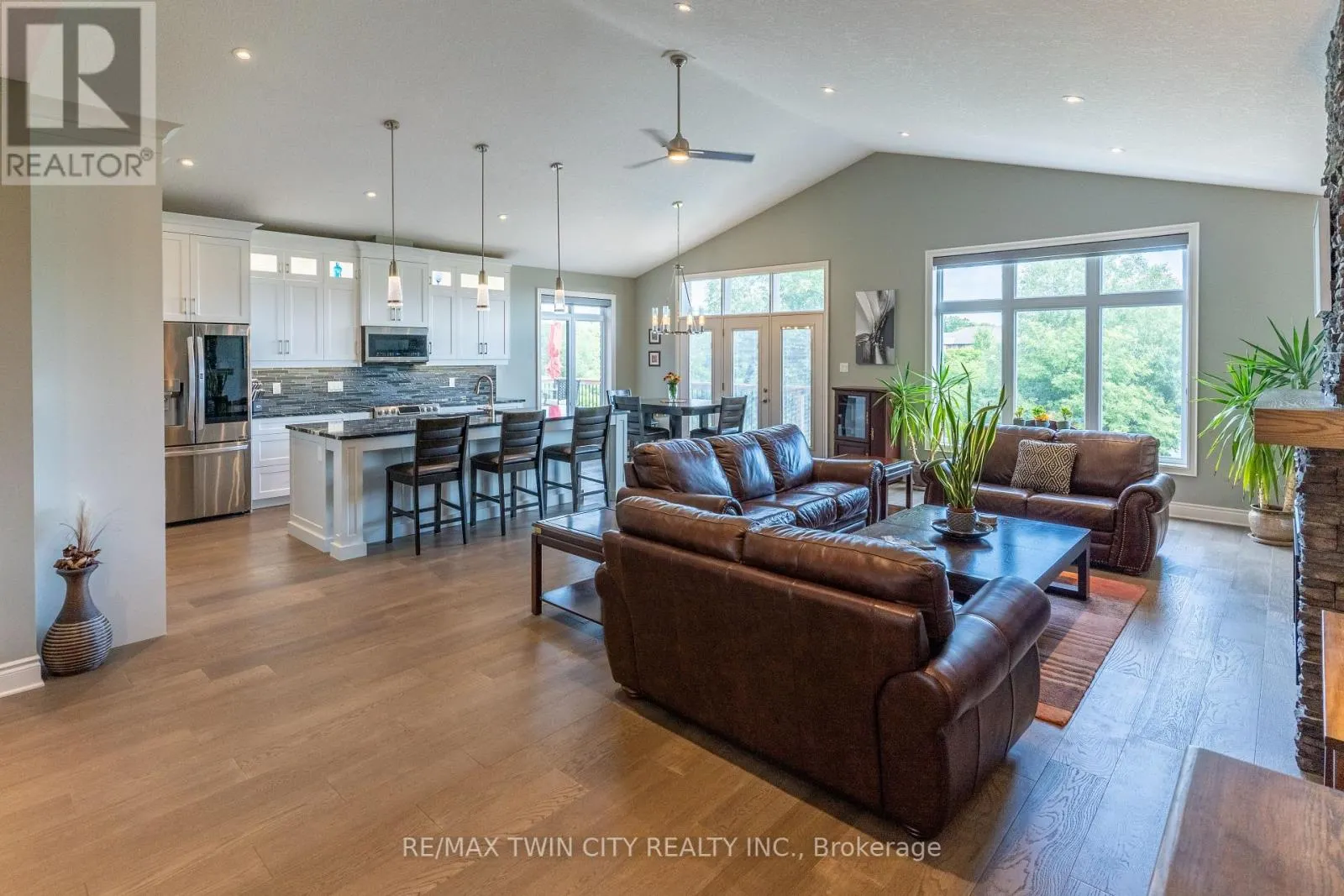 147 ROBIN RIDGE DRIVE