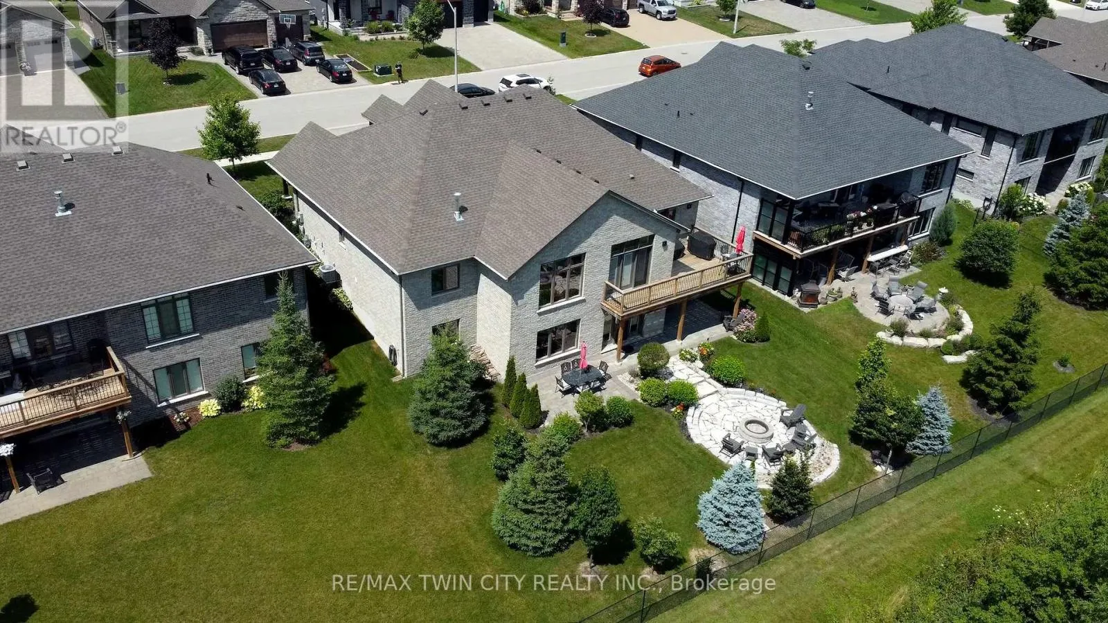 147 ROBIN RIDGE DRIVE