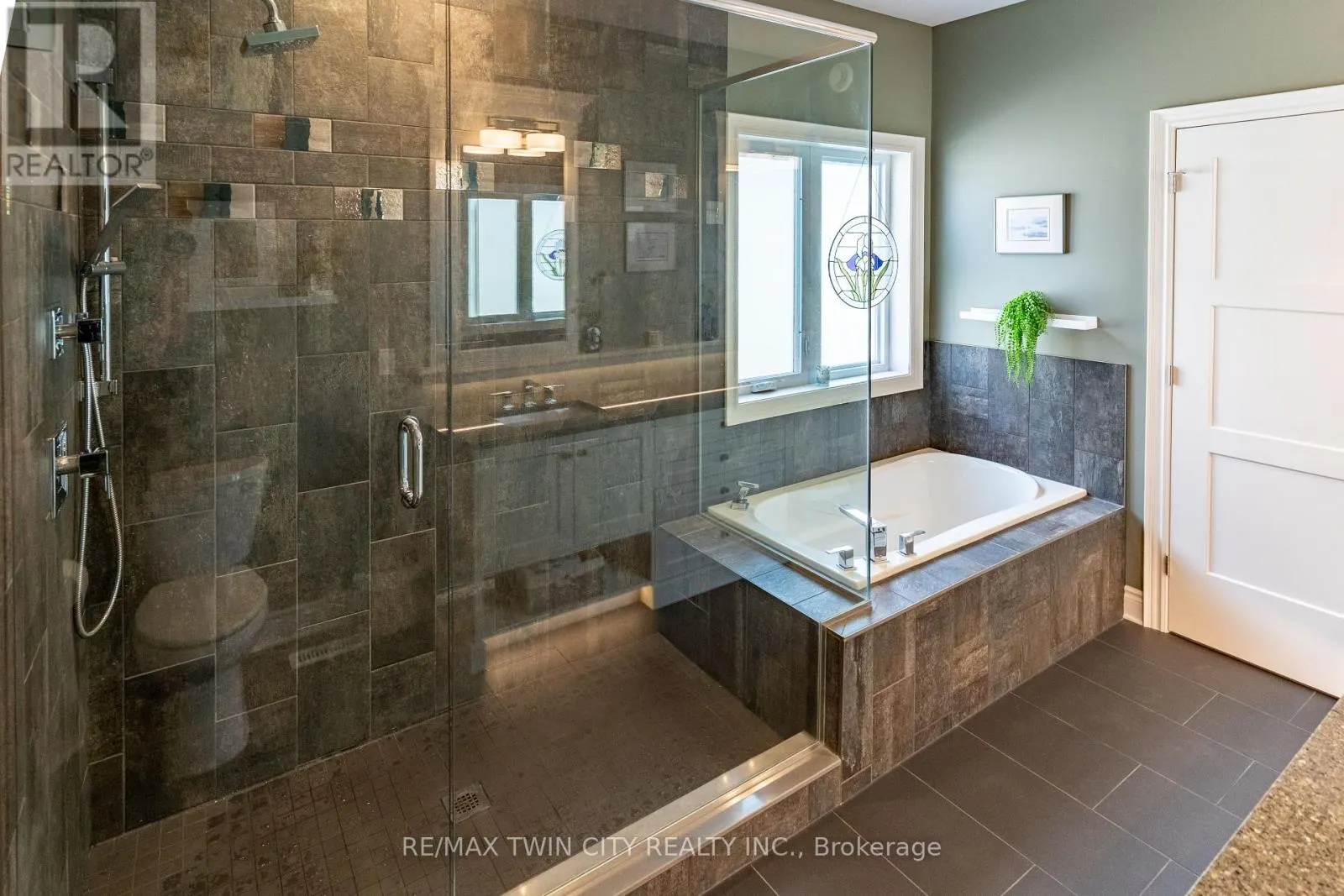 147 ROBIN RIDGE DRIVE