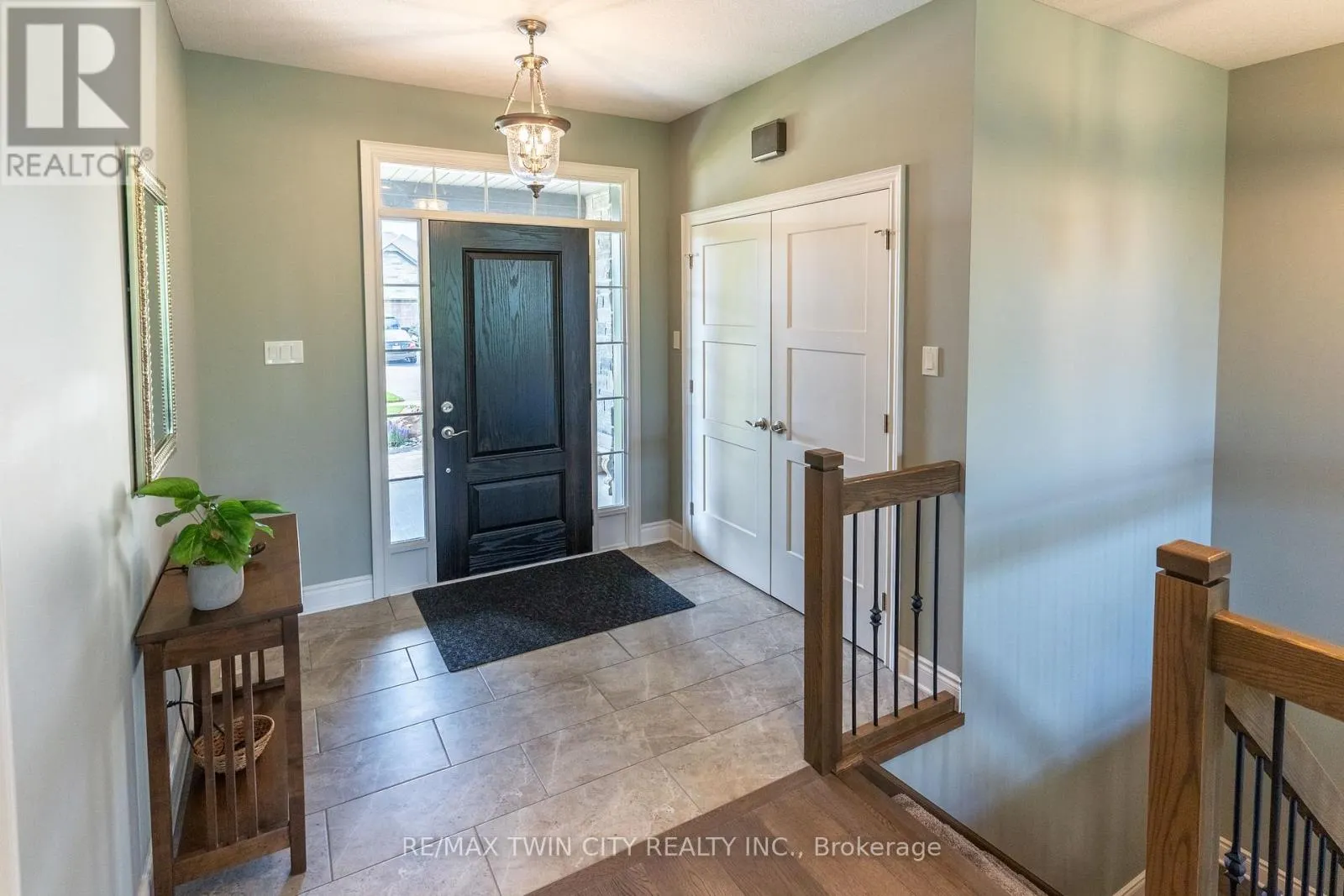 147 ROBIN RIDGE DRIVE